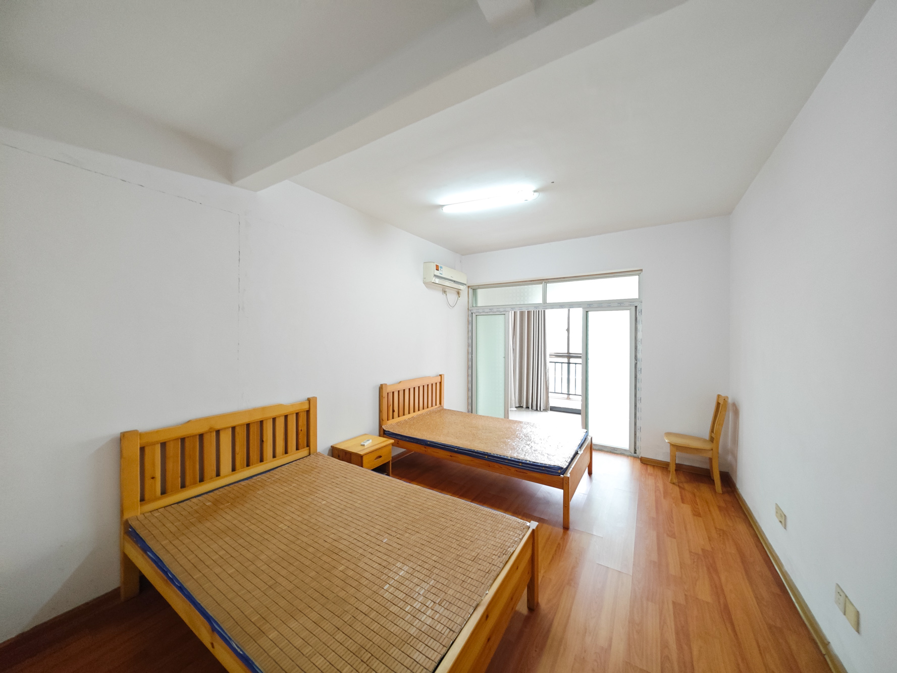 中天瑞景  4室2厅1卫   110.00万卧室
