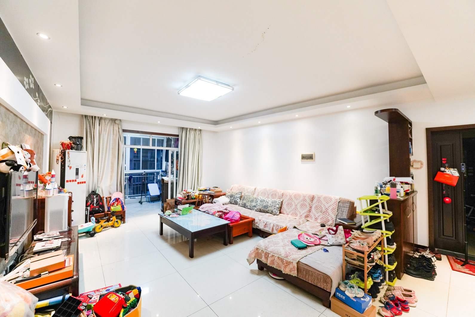 君临青园花都  5室2厅2卫    152.8万客厅