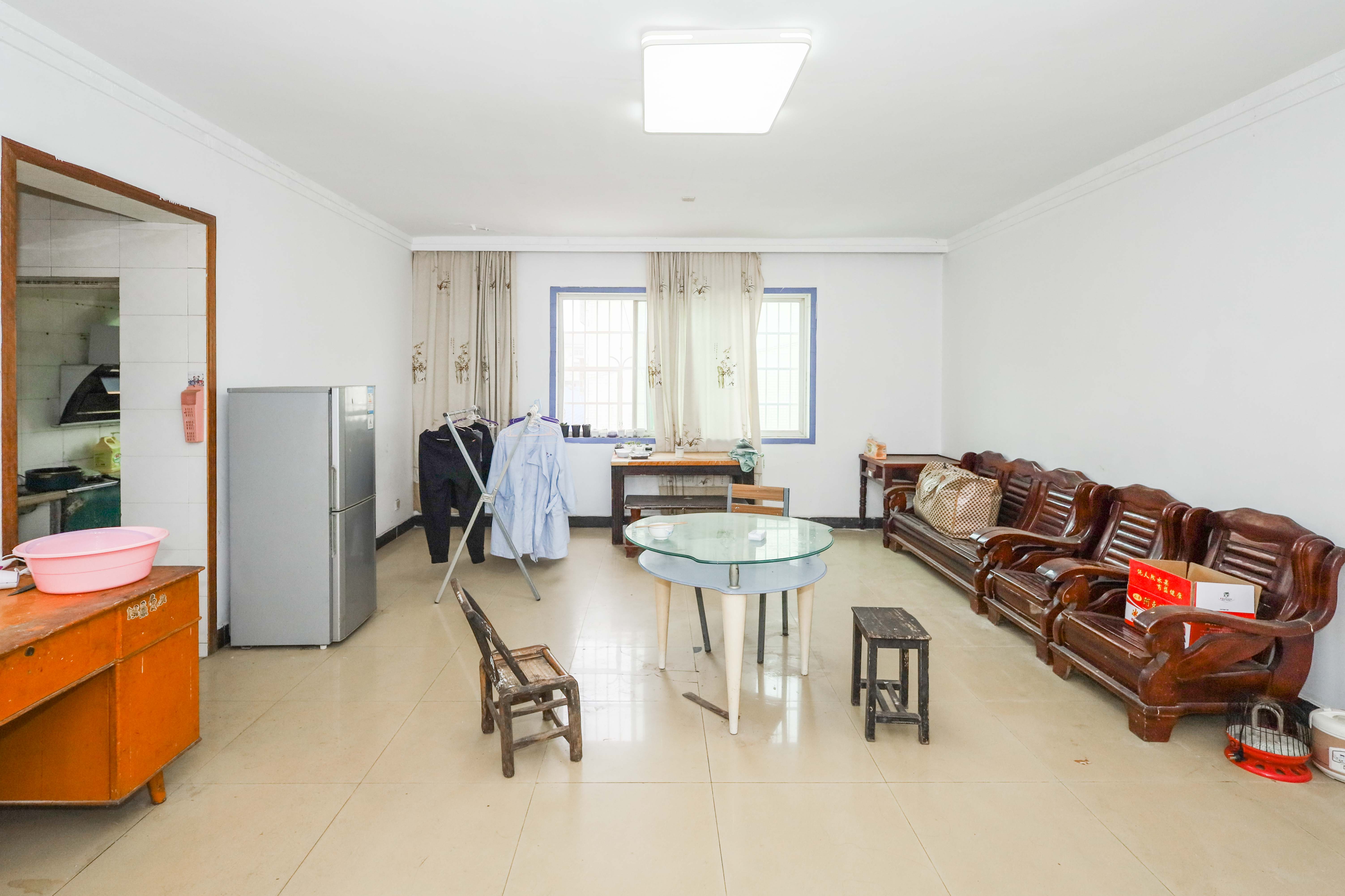 雷锋农副产品批发大市场  2室2厅1卫    48.0万 雷锋农副产品批发大市场  2室2厅1卫    48.0万客厅