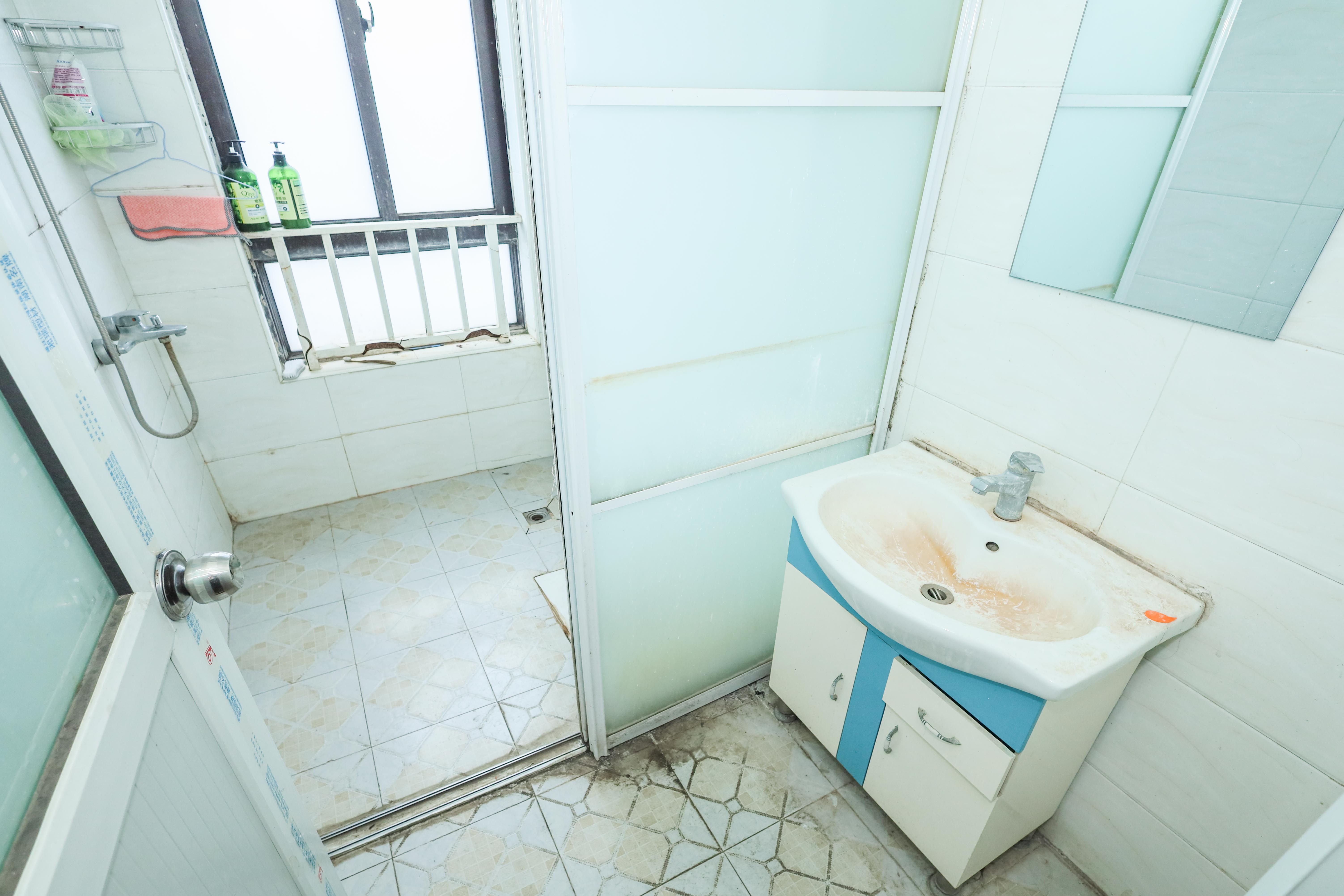 保利麓谷林语E区  4室2厅2卫   138.90万卫生间