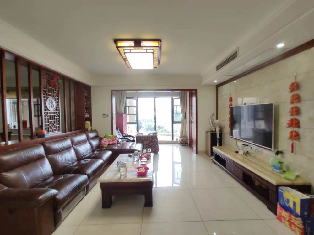 蓝溪谷  4室2厅2卫    135.0万