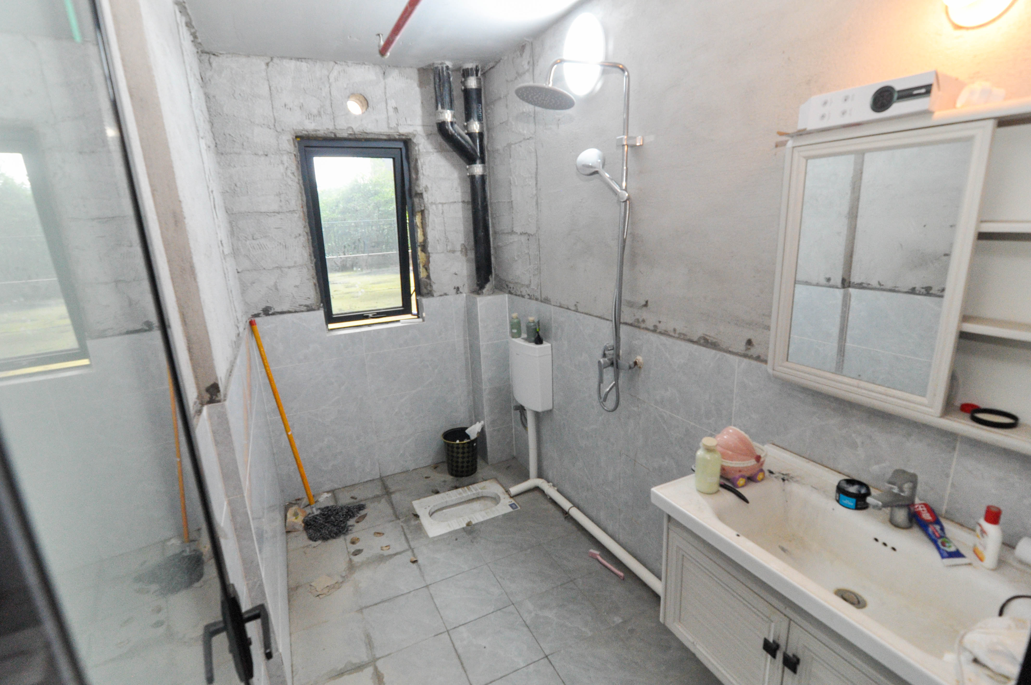 中建梅溪湖中心  4室2厅2卫   219.60万其他