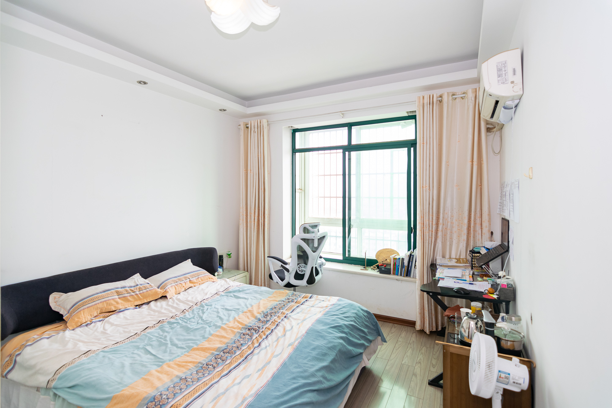 红建大厦  3室2厅2卫   68.00万卧室