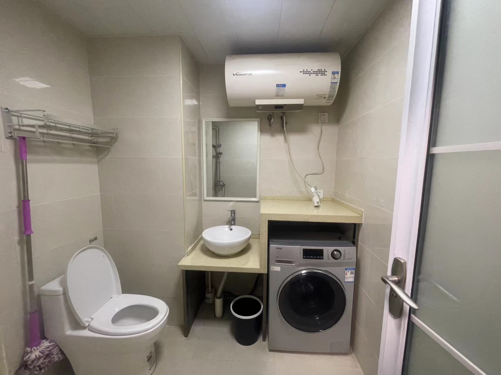 鸿星新天地  1室1厅1卫   1300.00元/月室内图