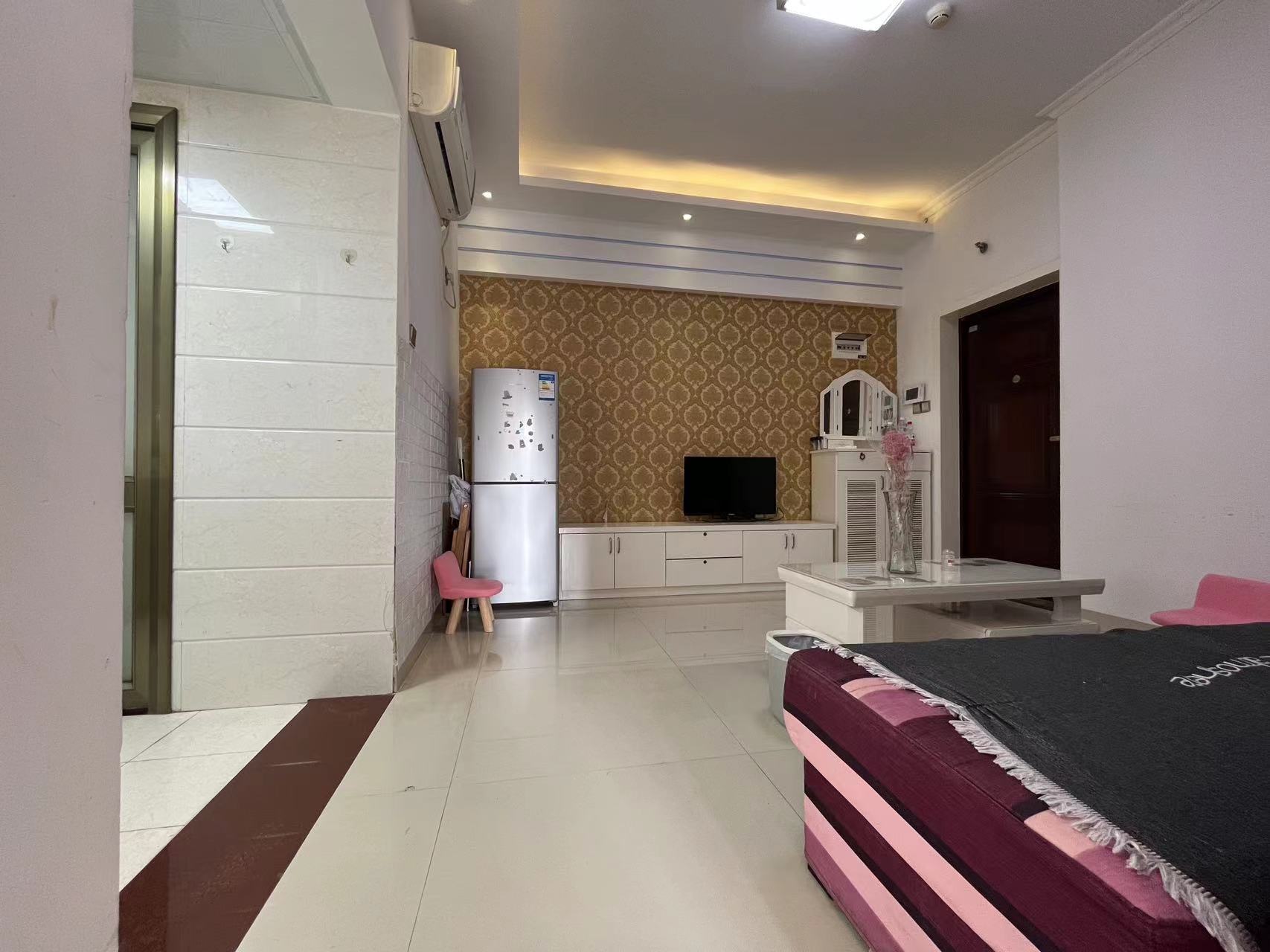 中建岳阳中心  1室1厅1卫   1500.00元/月室内图1