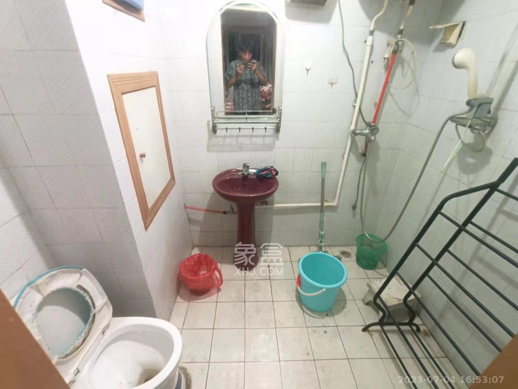 欣欣新村  3室2厅2卫   2400.00元/月室内图