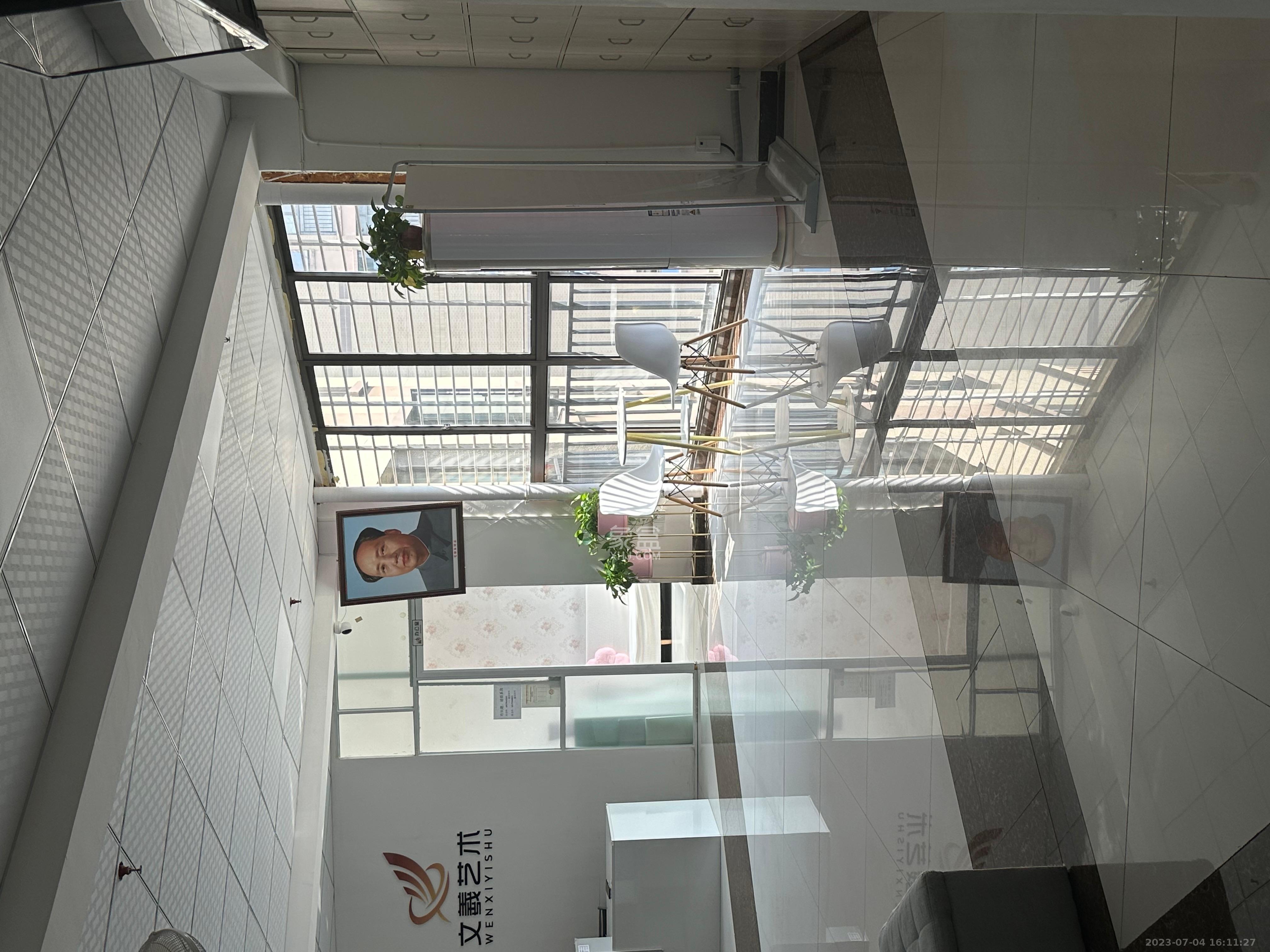 万象美域  2室2厅1卫   2400.00元/月室内图1