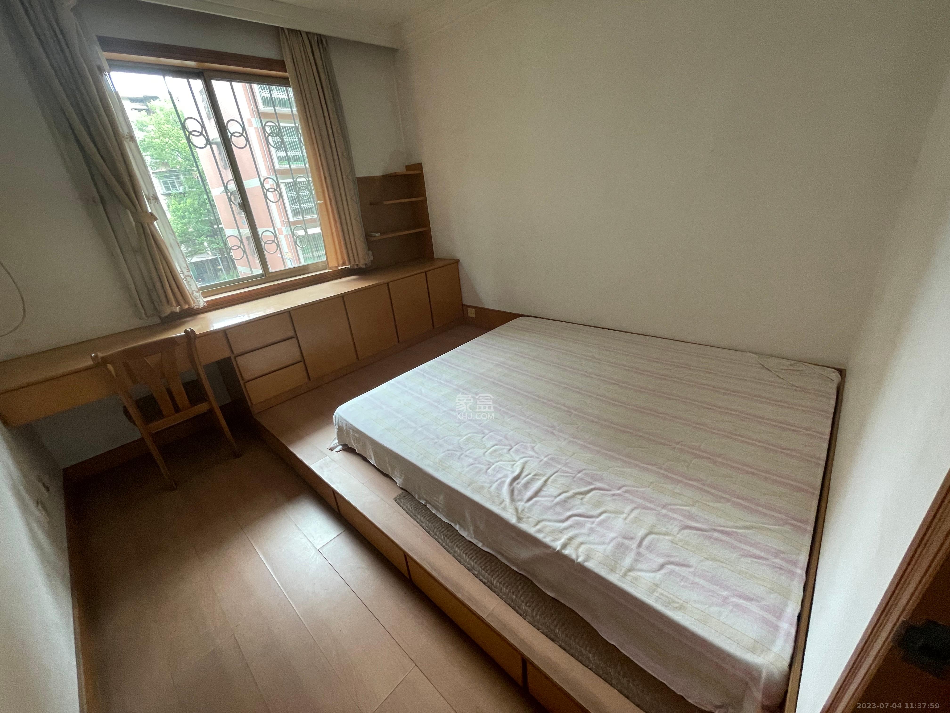 新华园  3室2厅2卫   2600.00元/月室内图