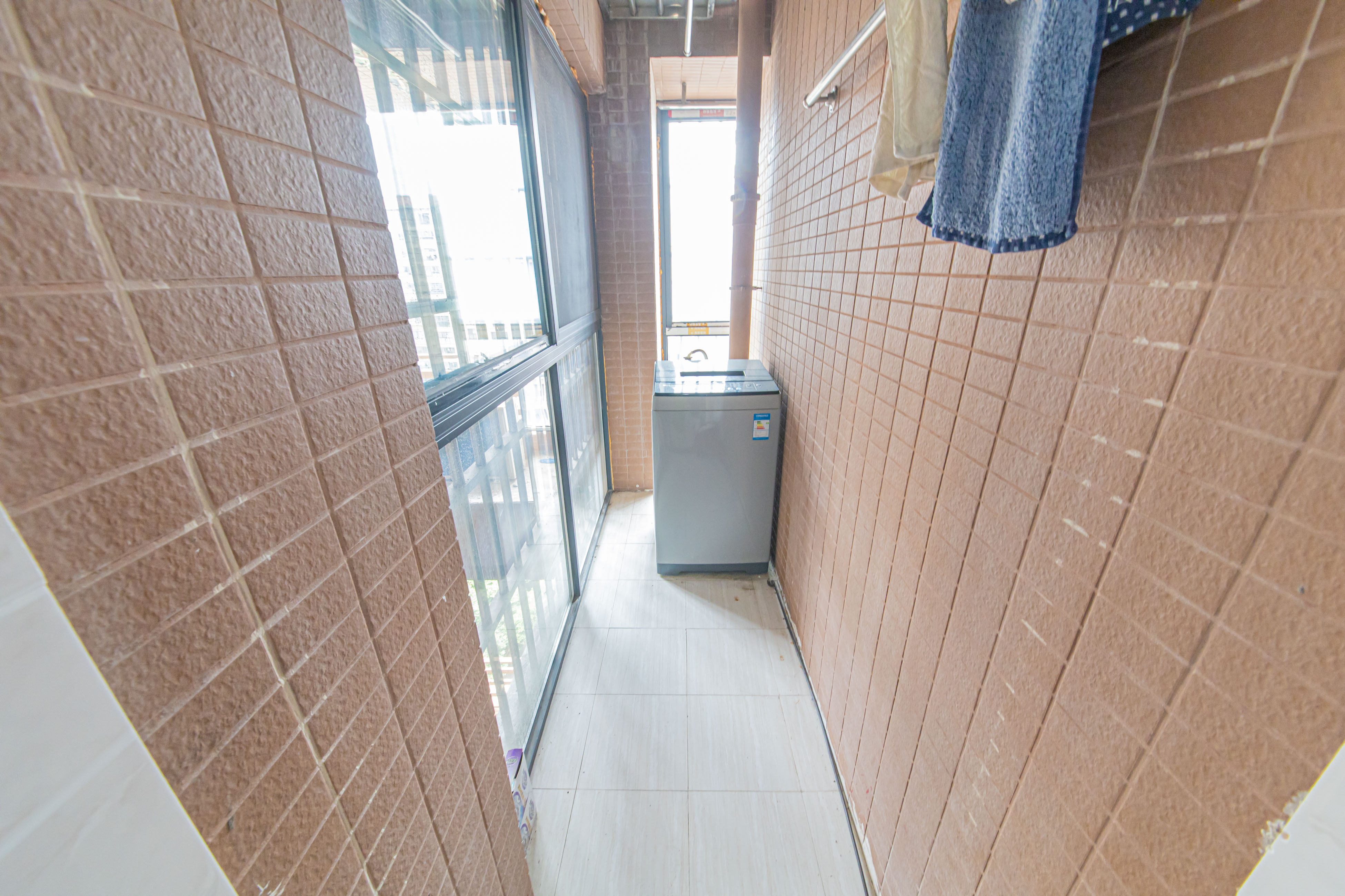 中建芙蓉工社  2室1厅1卫   52.00万阳台