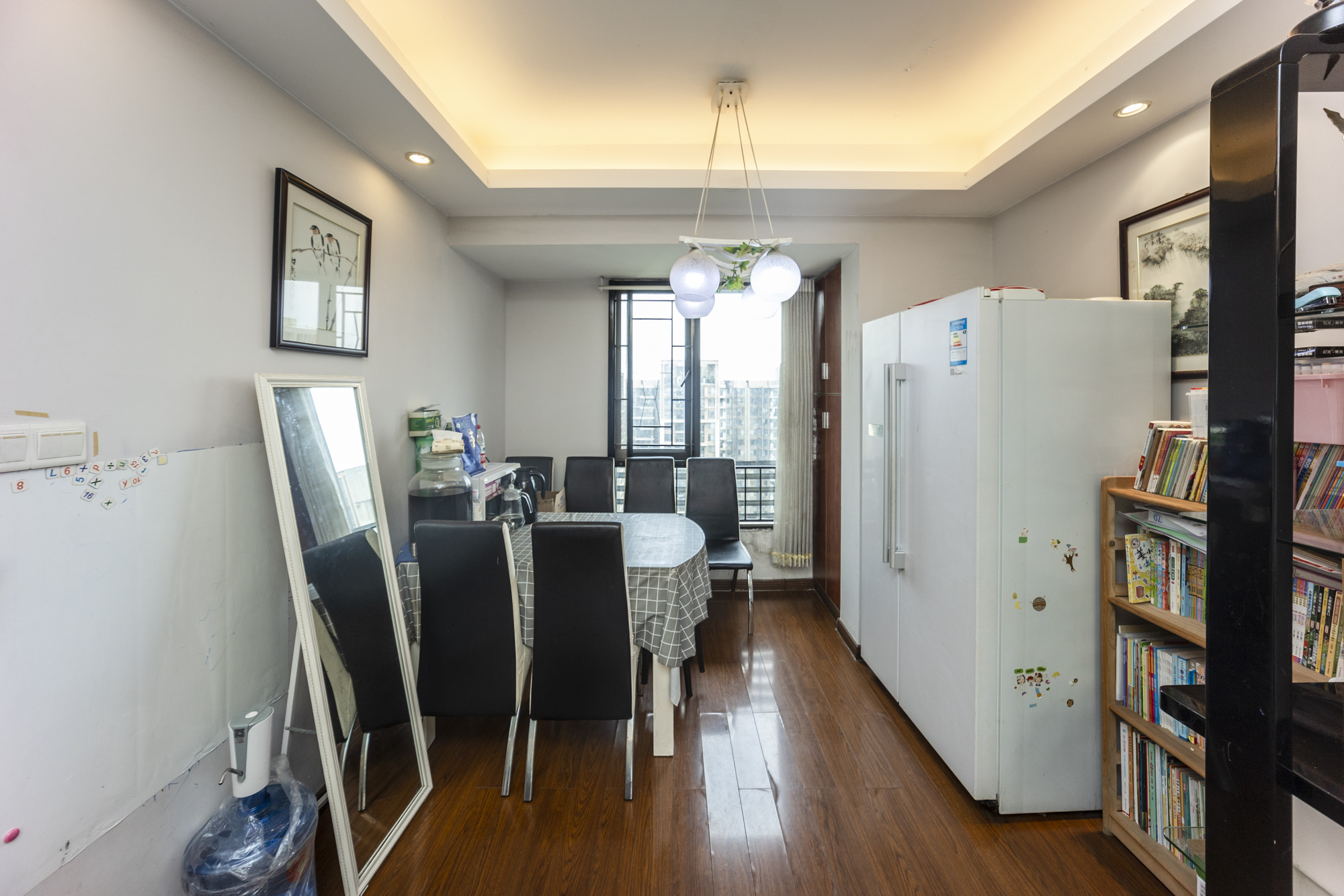 万科城  3室2厅2卫    100.0万客厅