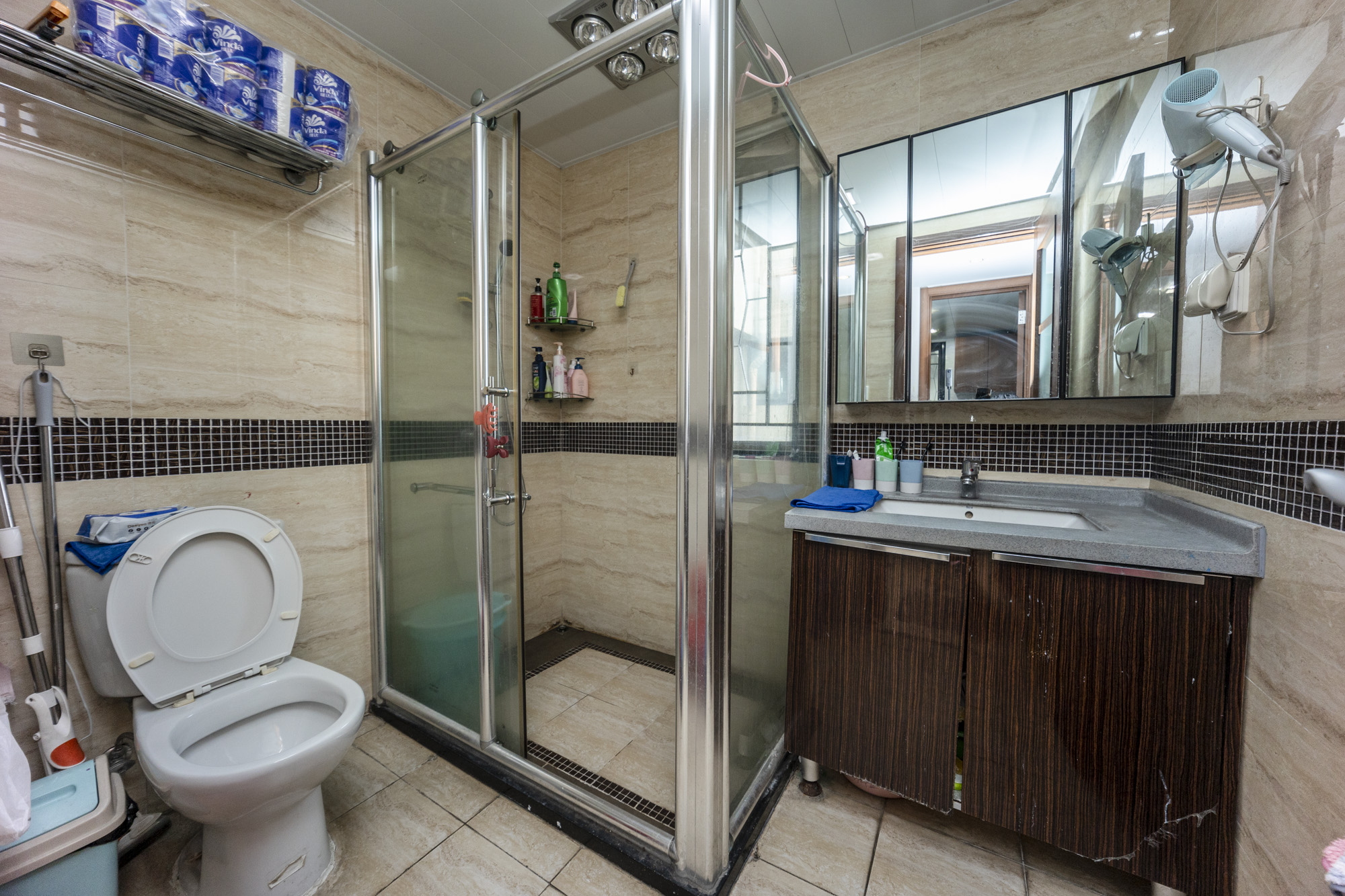 万科城  3室2厅2卫    100.0万卫生间