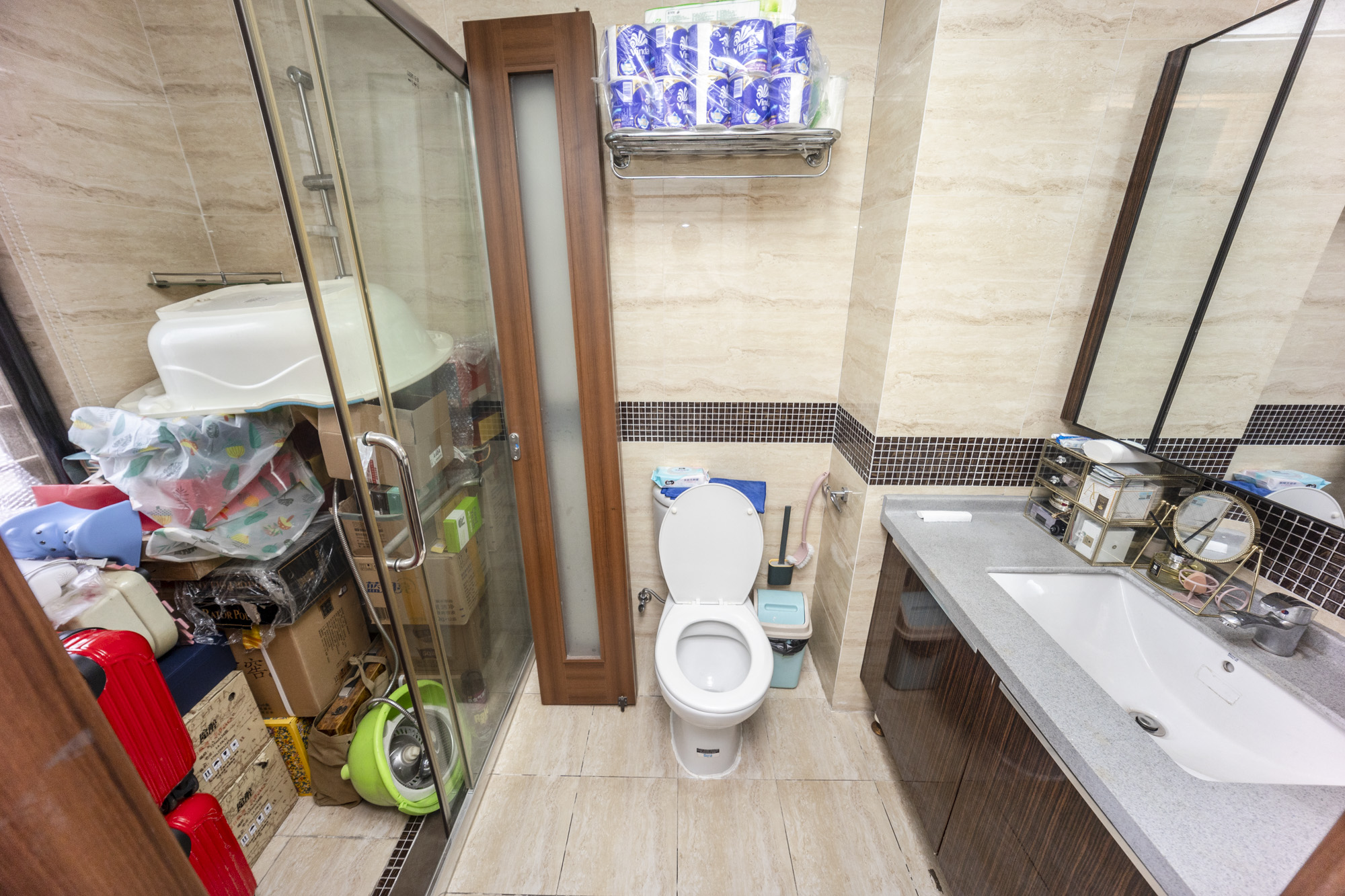 万科城  3室2厅2卫    100.0万卫生间