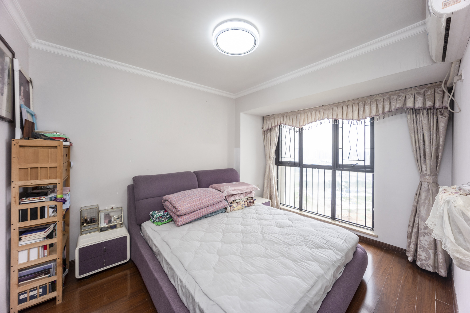 万科城  3室2厅2卫    100.0万卧室