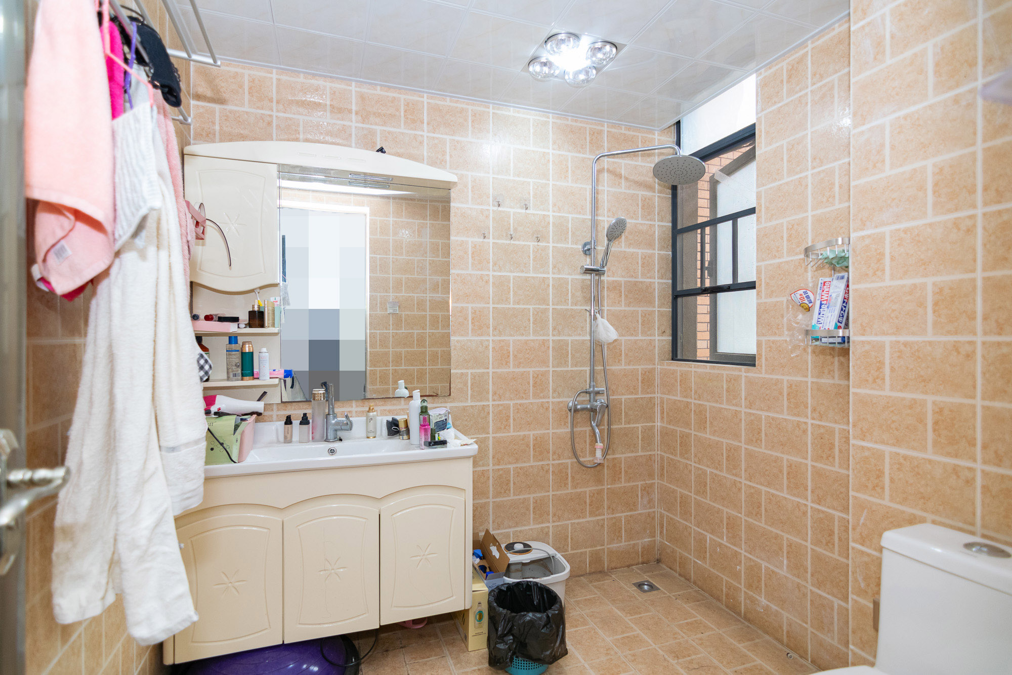 澳海澜庭 3室2厅2卫 85.0万 澳海澜庭 3室2厅2卫 85.0万卫生间