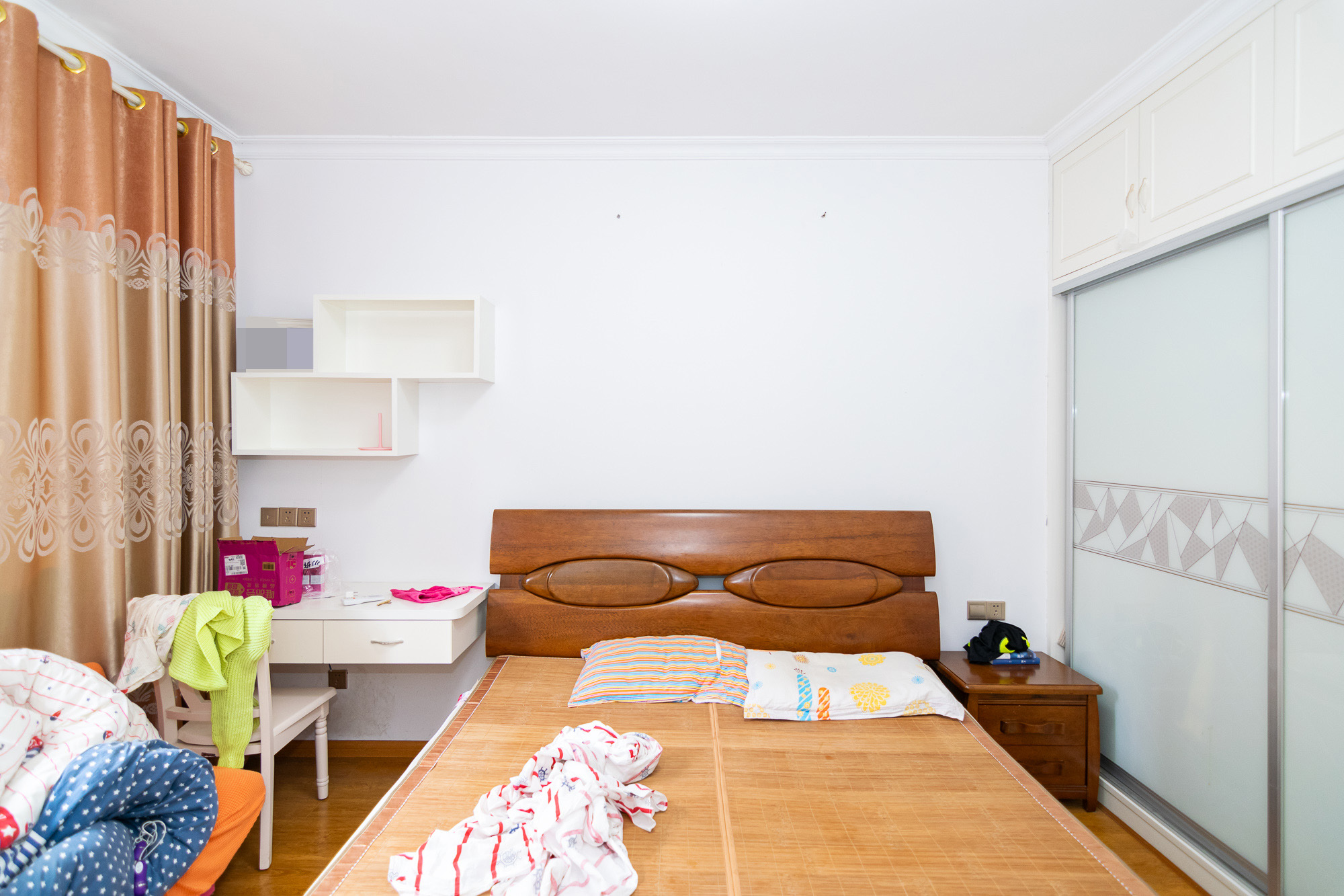 澳海澜庭 3室2厅2卫 85.0万 澳海澜庭 3室2厅2卫 85.0万卧室