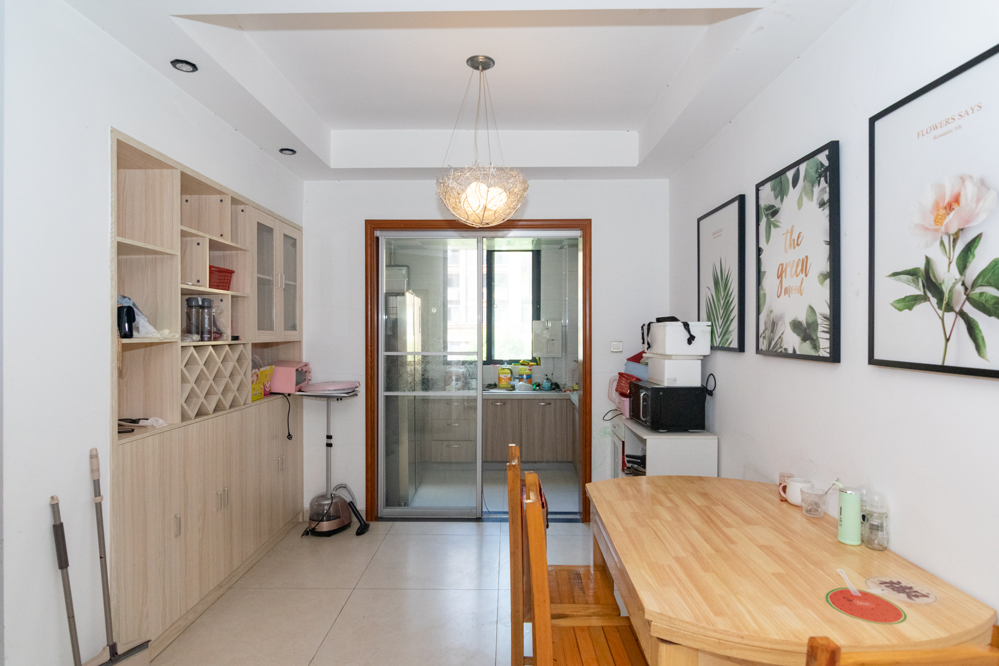 澳海澜庭  3室2厅2卫    110.0万客厅