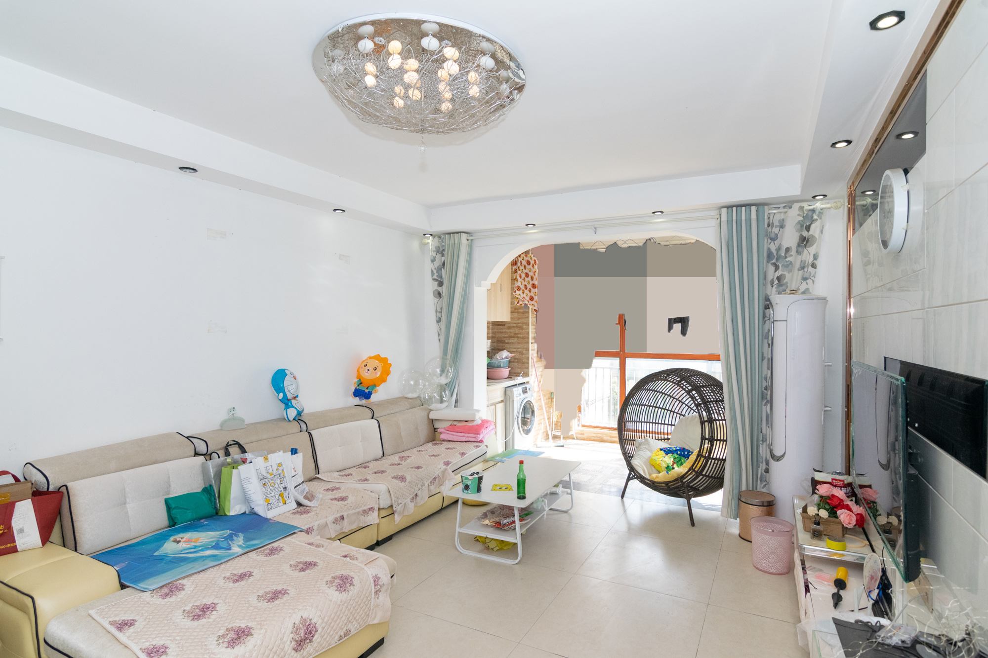 澳海澜庭  3室2厅2卫    110.0万客厅