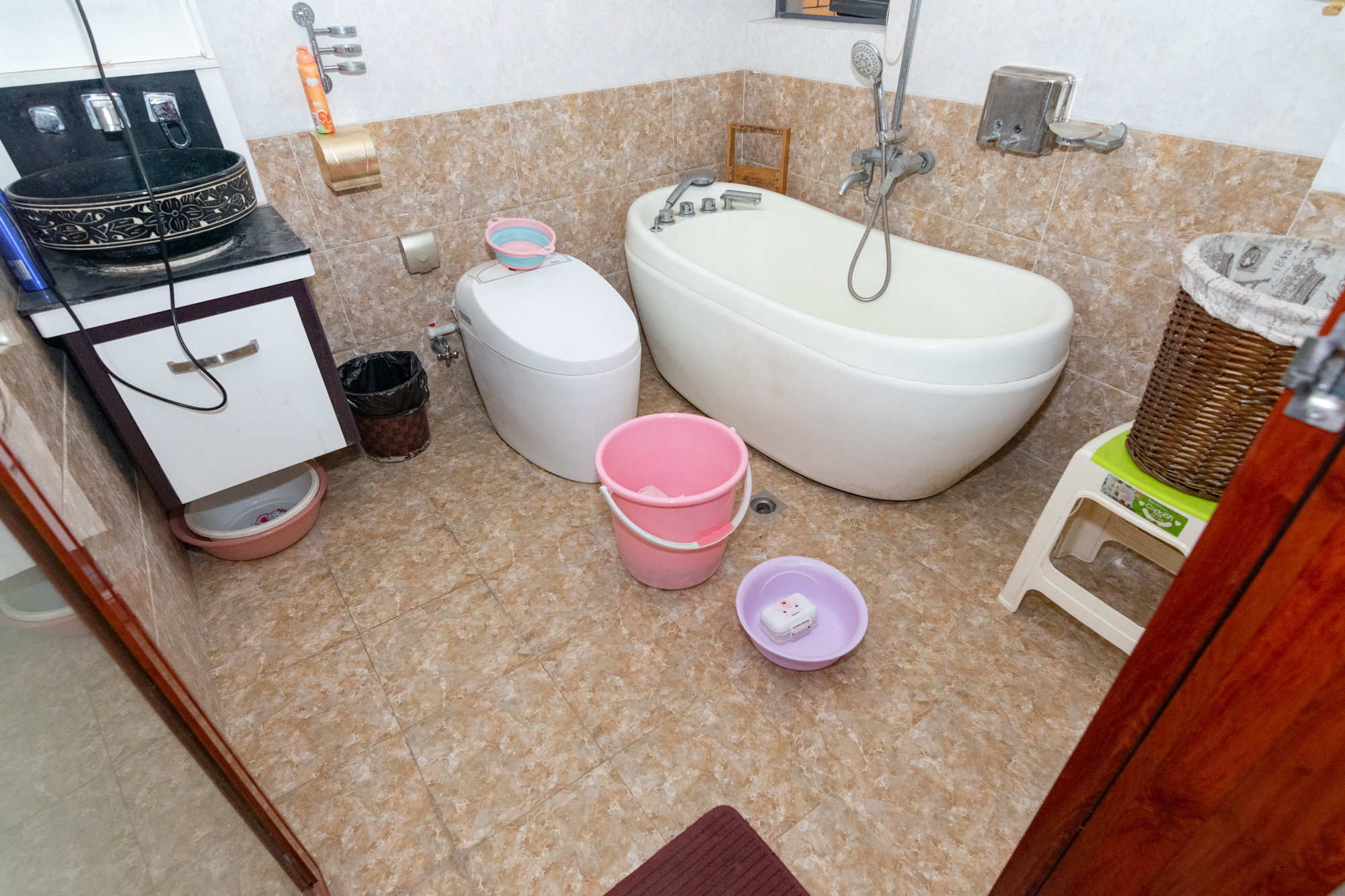 澳海澜庭  3室2厅2卫    110.0万卫生间