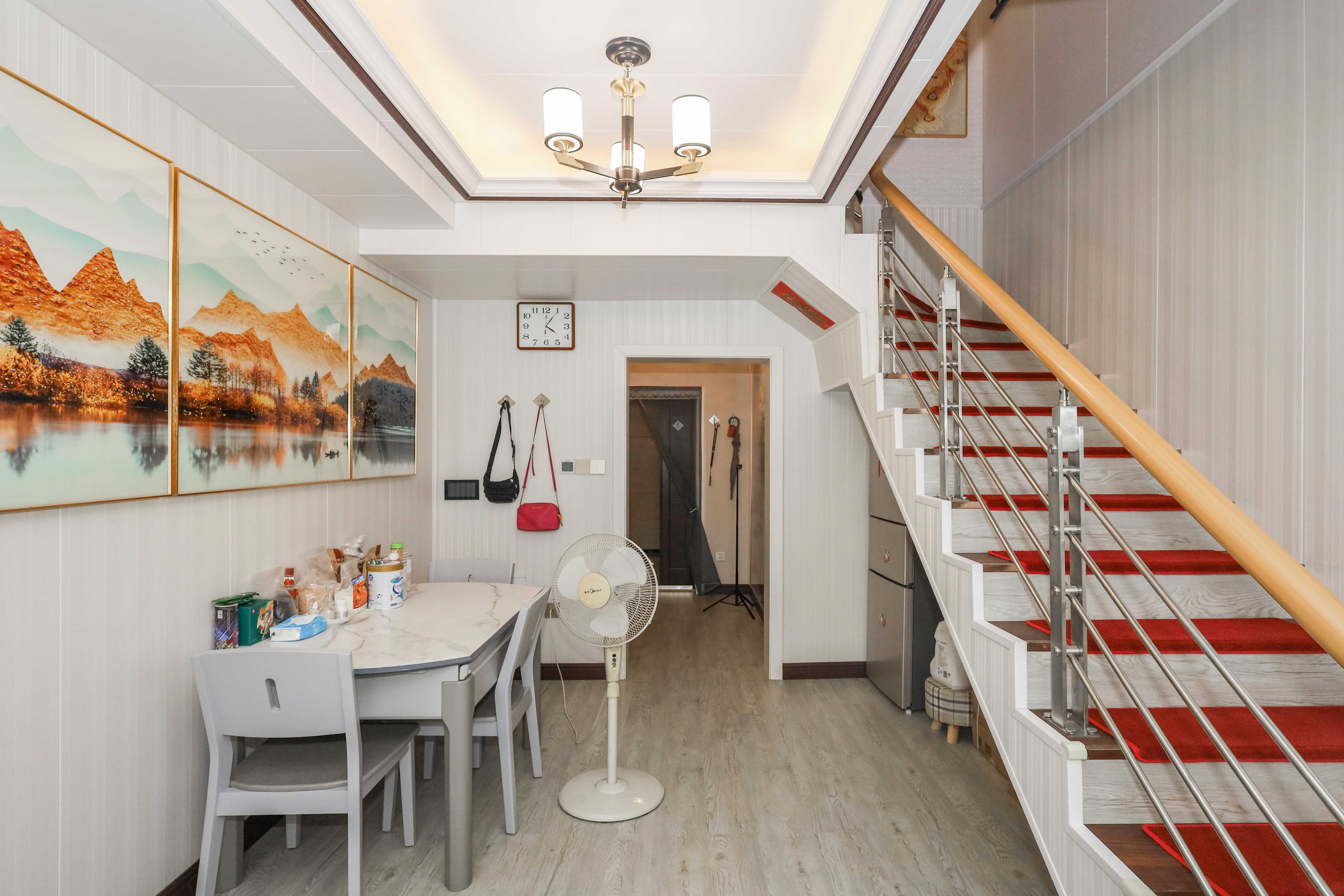 建发央著  3室2厅2卫   195.00万客厅