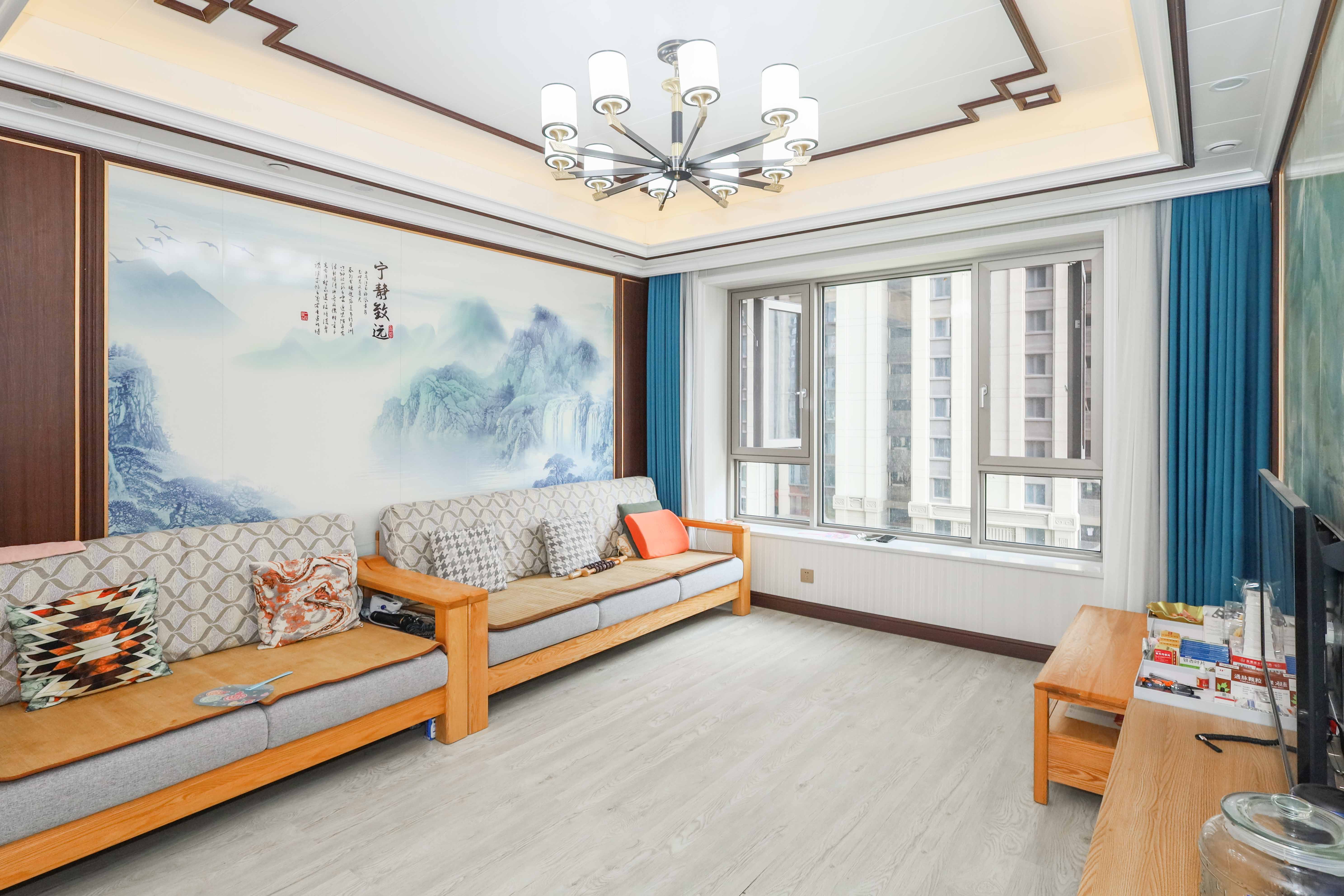 建发央著  3室2厅2卫   195.00万客厅