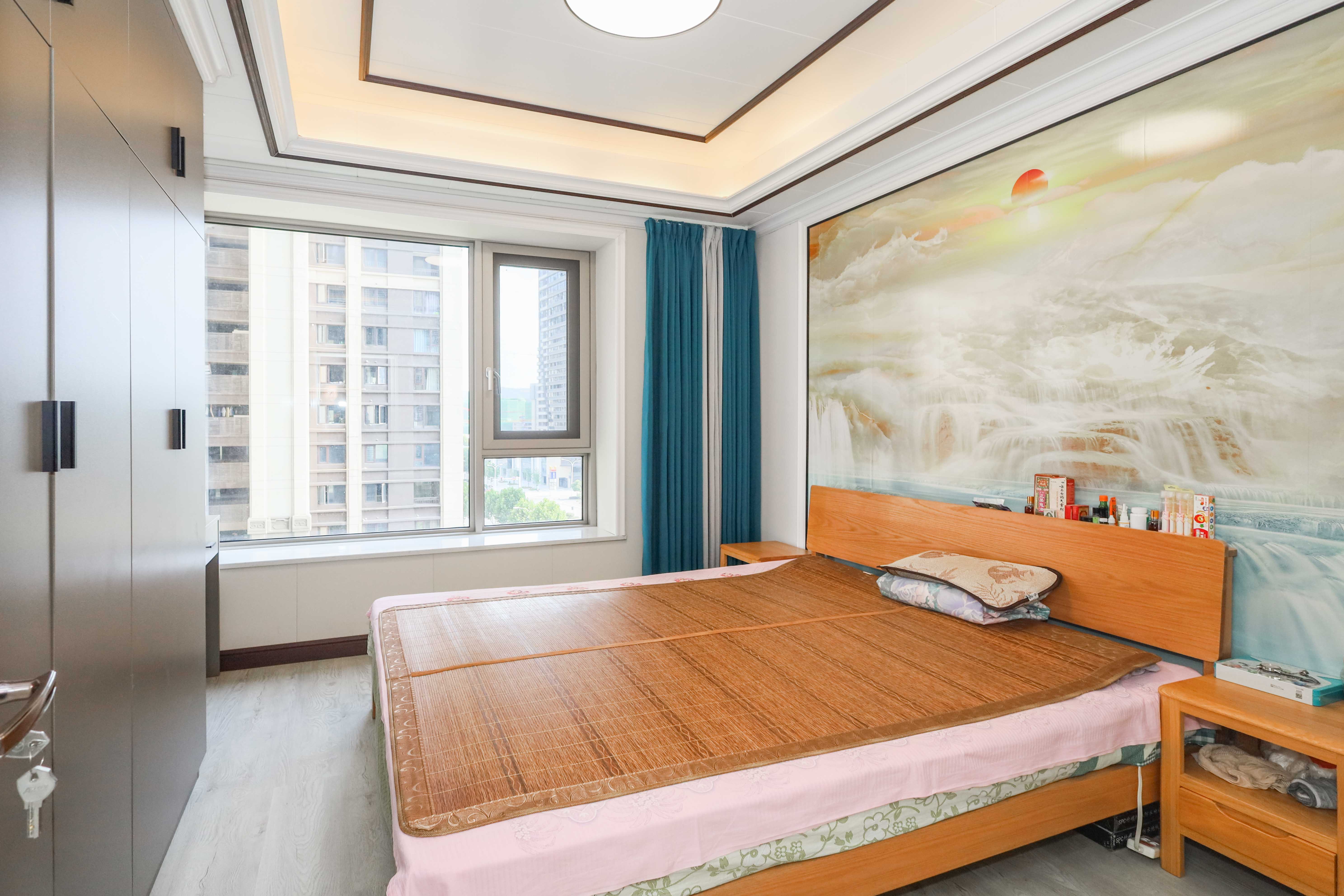 建发央著  3室2厅2卫   195.00万卧室