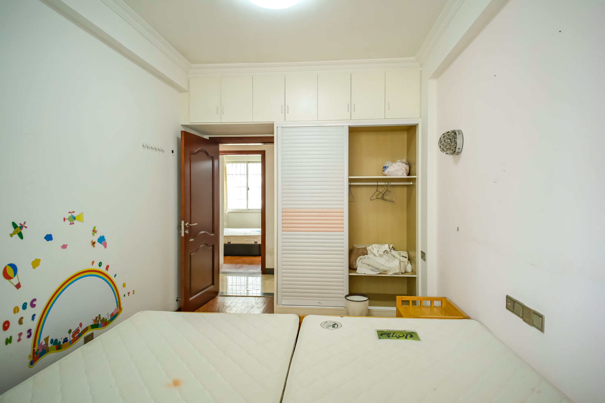 红树湾 3室2厅2卫 82.8万 红树湾 3室2厅2卫 82.8万卧室