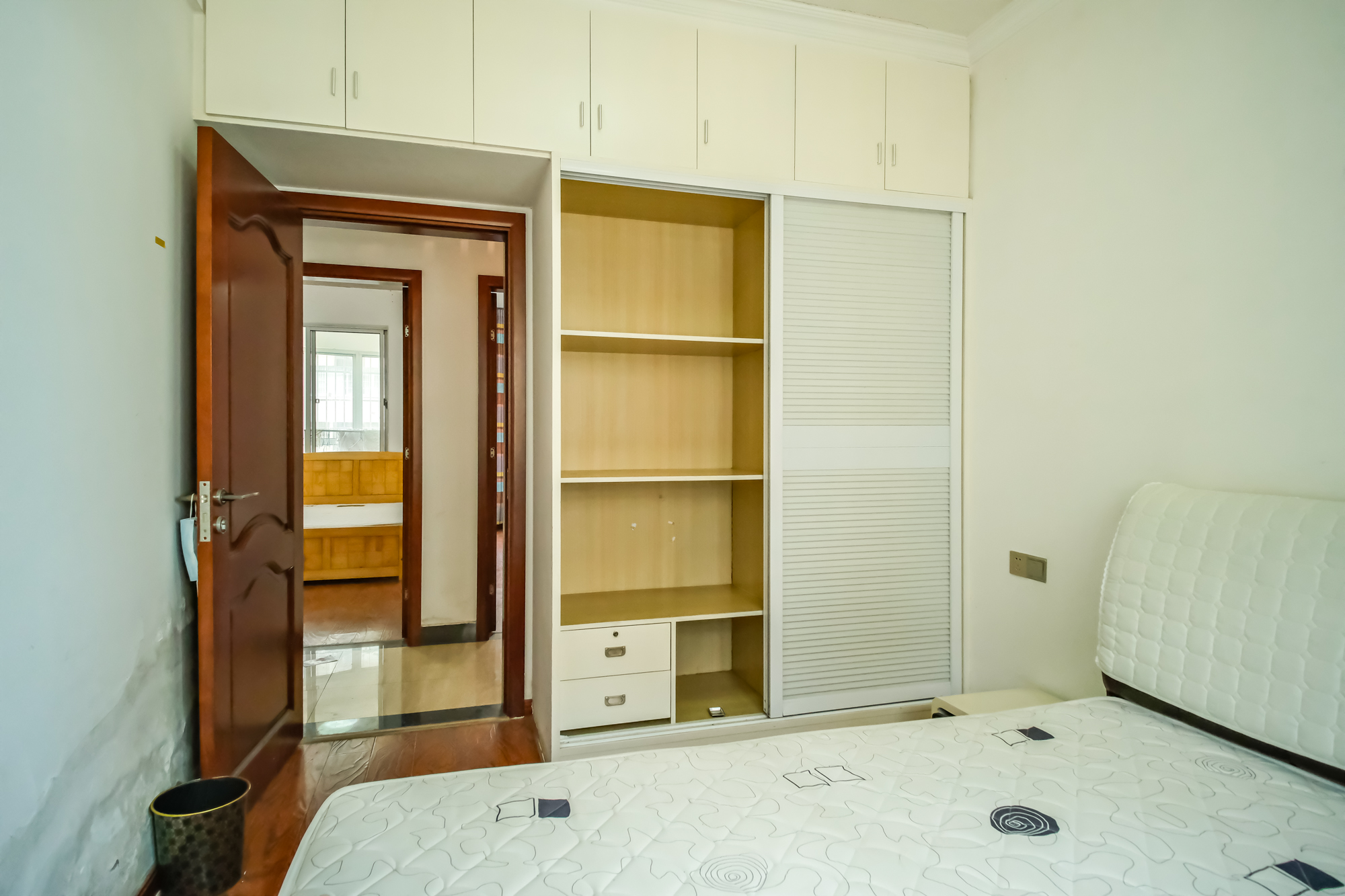 红树湾 3室2厅2卫 82.8万 红树湾 3室2厅2卫 82.8万卧室