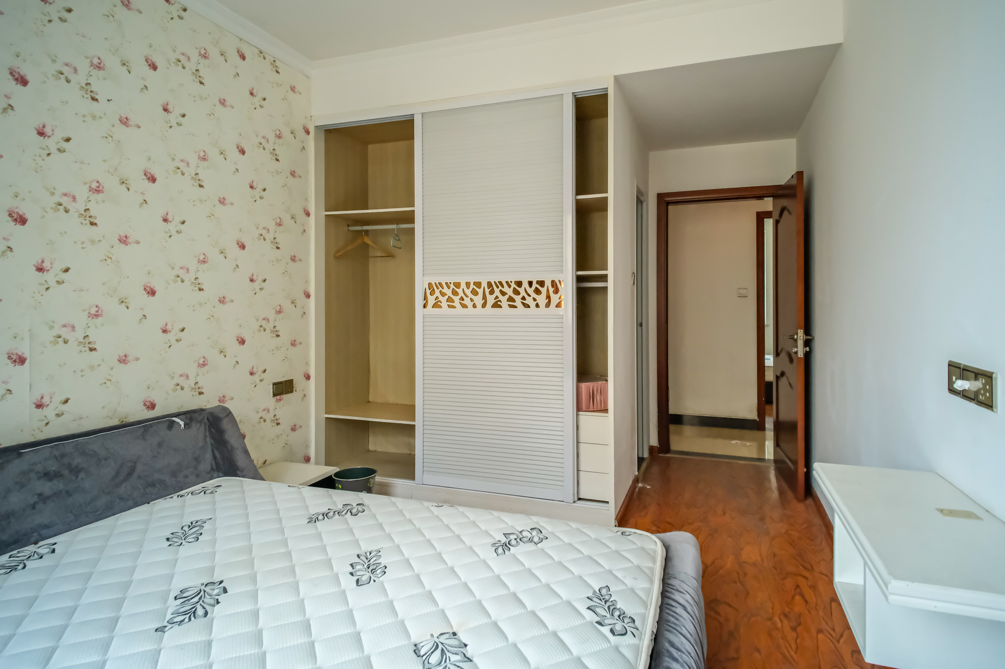 红树湾 3室2厅2卫 82.8万 红树湾 3室2厅2卫 82.8万卧室