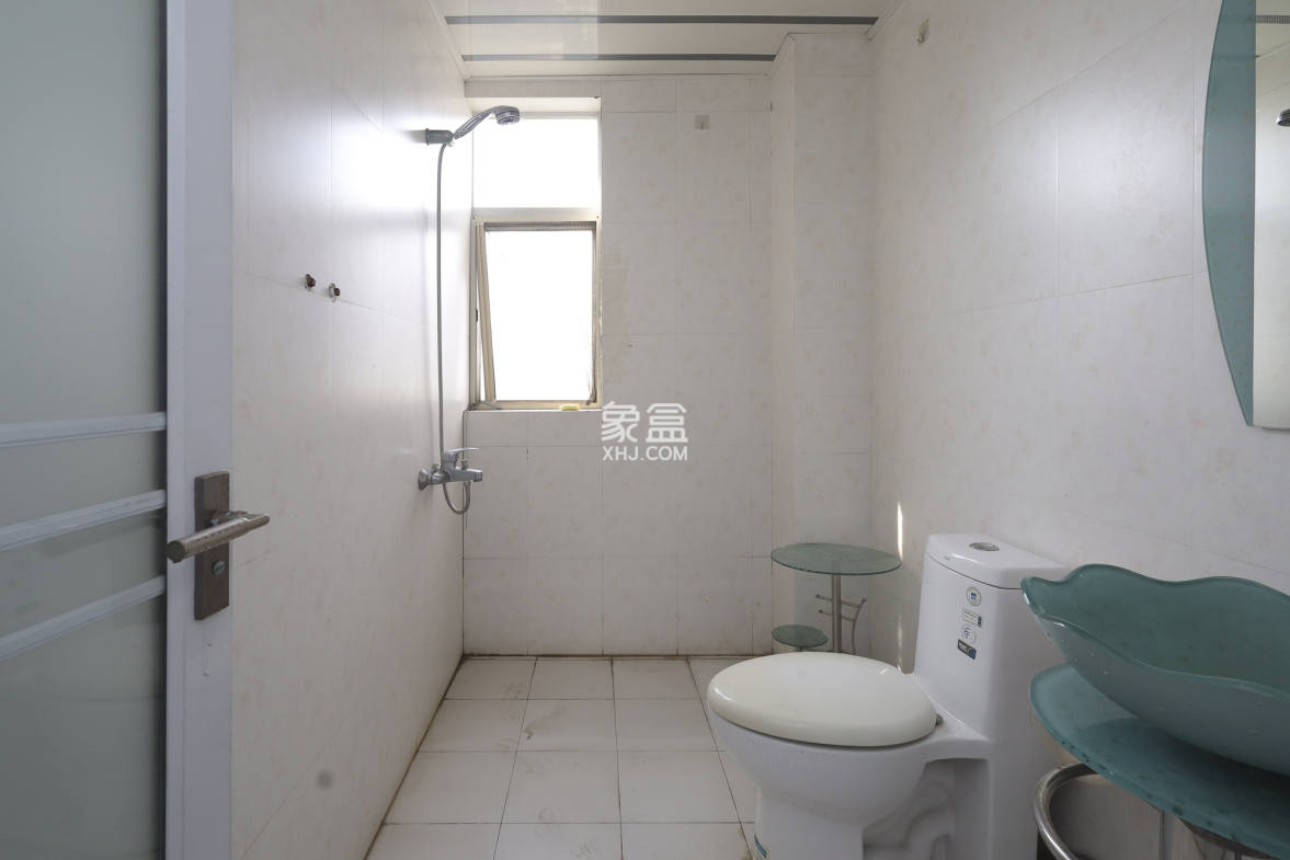 香海西岸  3室2厅2卫   133.80万卫生间