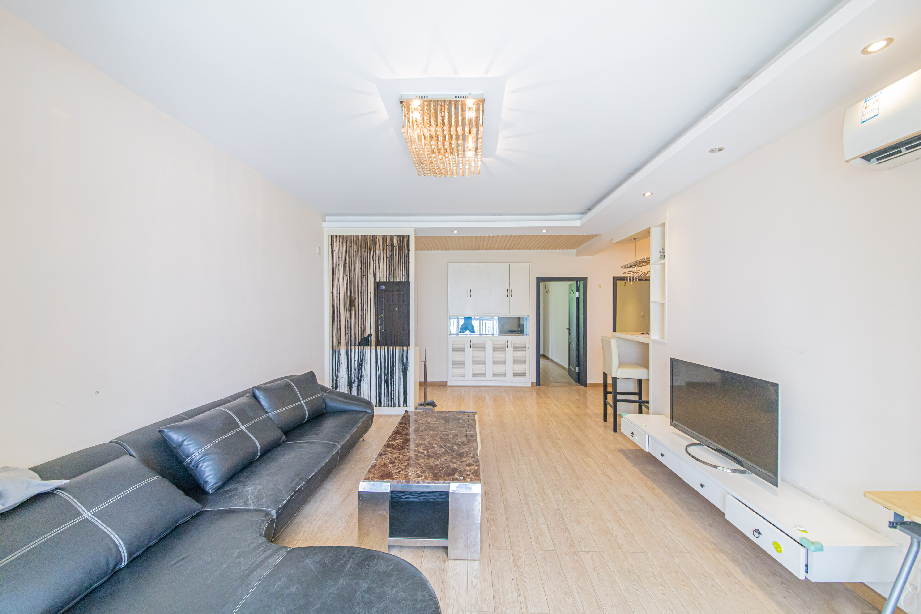 金秋小区 2室2厅2卫 80.0万 金秋小区 2室2厅2卫 80.0万客厅