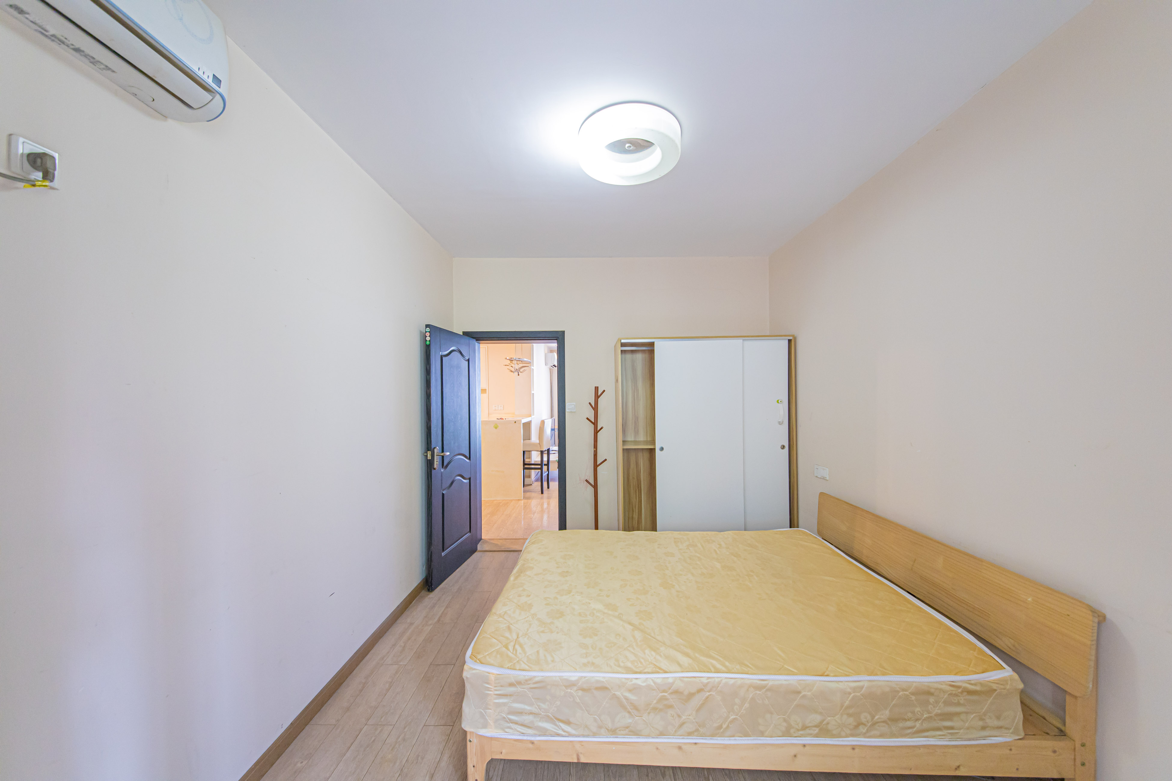 金秋小区 2室2厅2卫 80.0万 金秋小区 2室2厅2卫 80.0万卧室