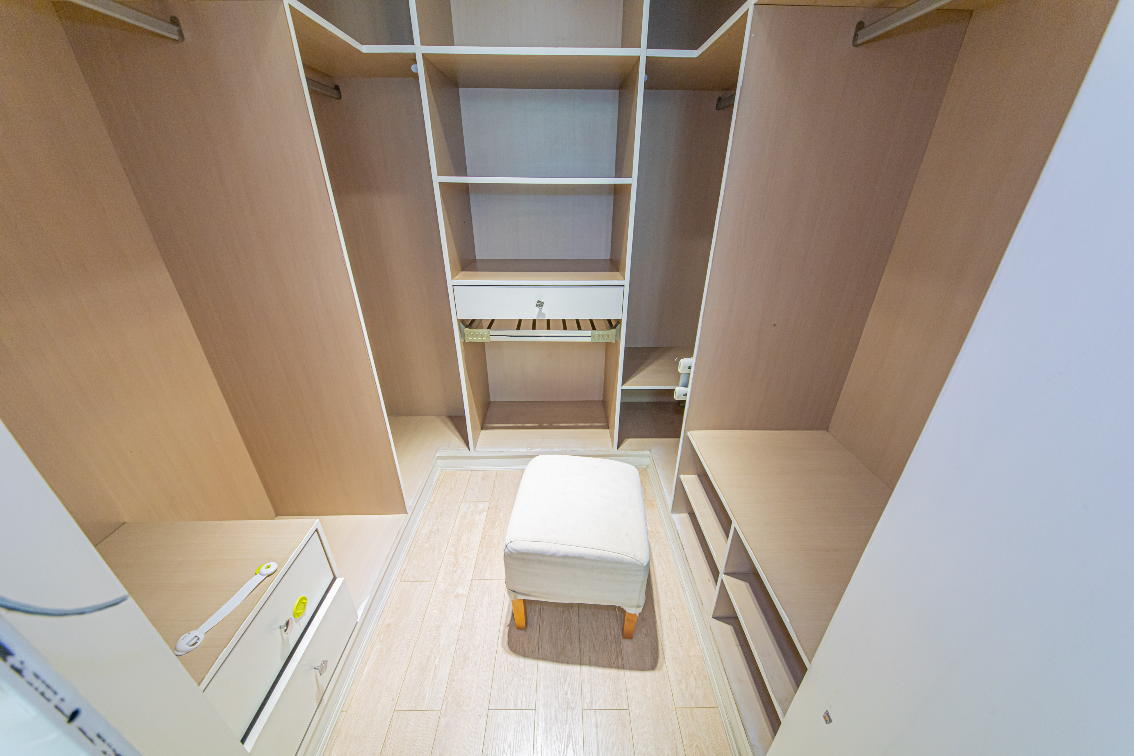 金秋小区 2室2厅2卫 80.0万 金秋小区 2室2厅2卫 80.0万卧室