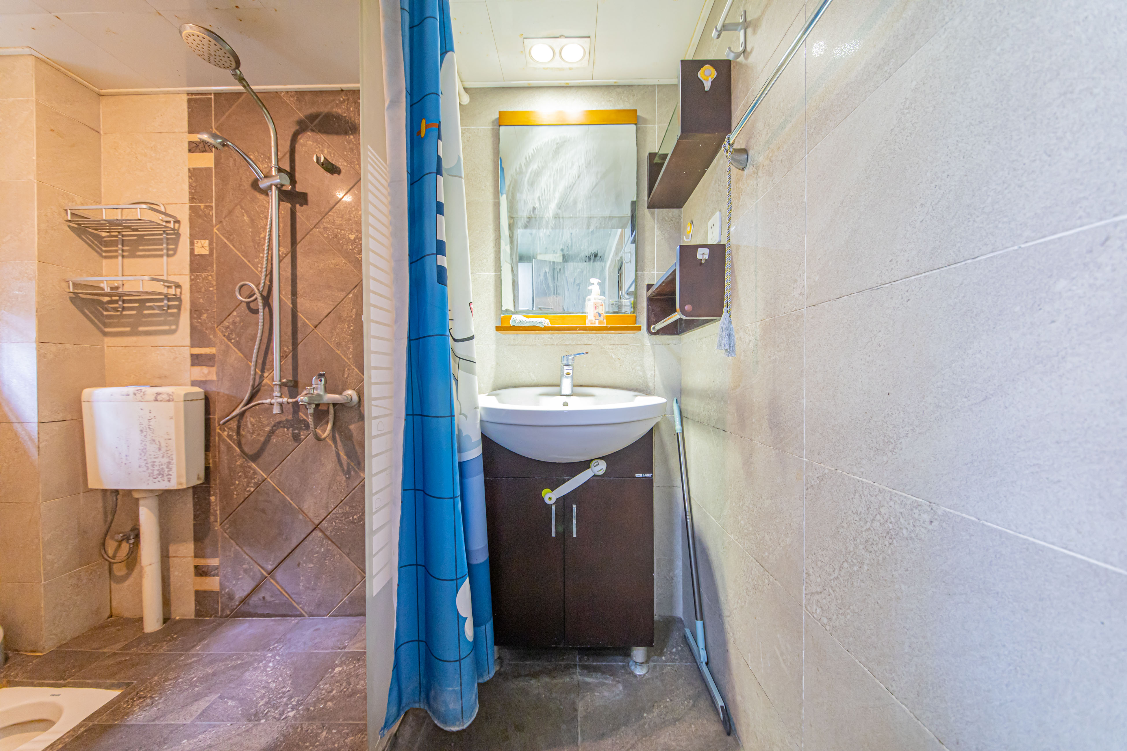 金秋小区 2室2厅2卫 80.0万 金秋小区 2室2厅2卫 80.0万卫生间