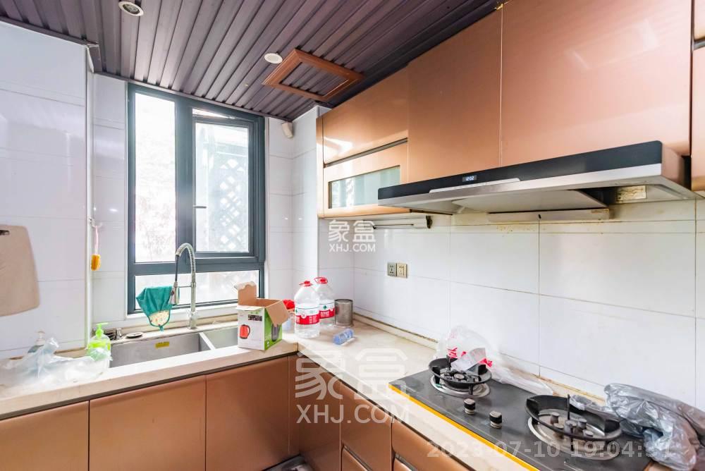 藏珑湖上国际花园 3室2厅2卫 4800.00元/月 藏珑湖上国际花园 3室2厅2卫 4800.00元/月室内图