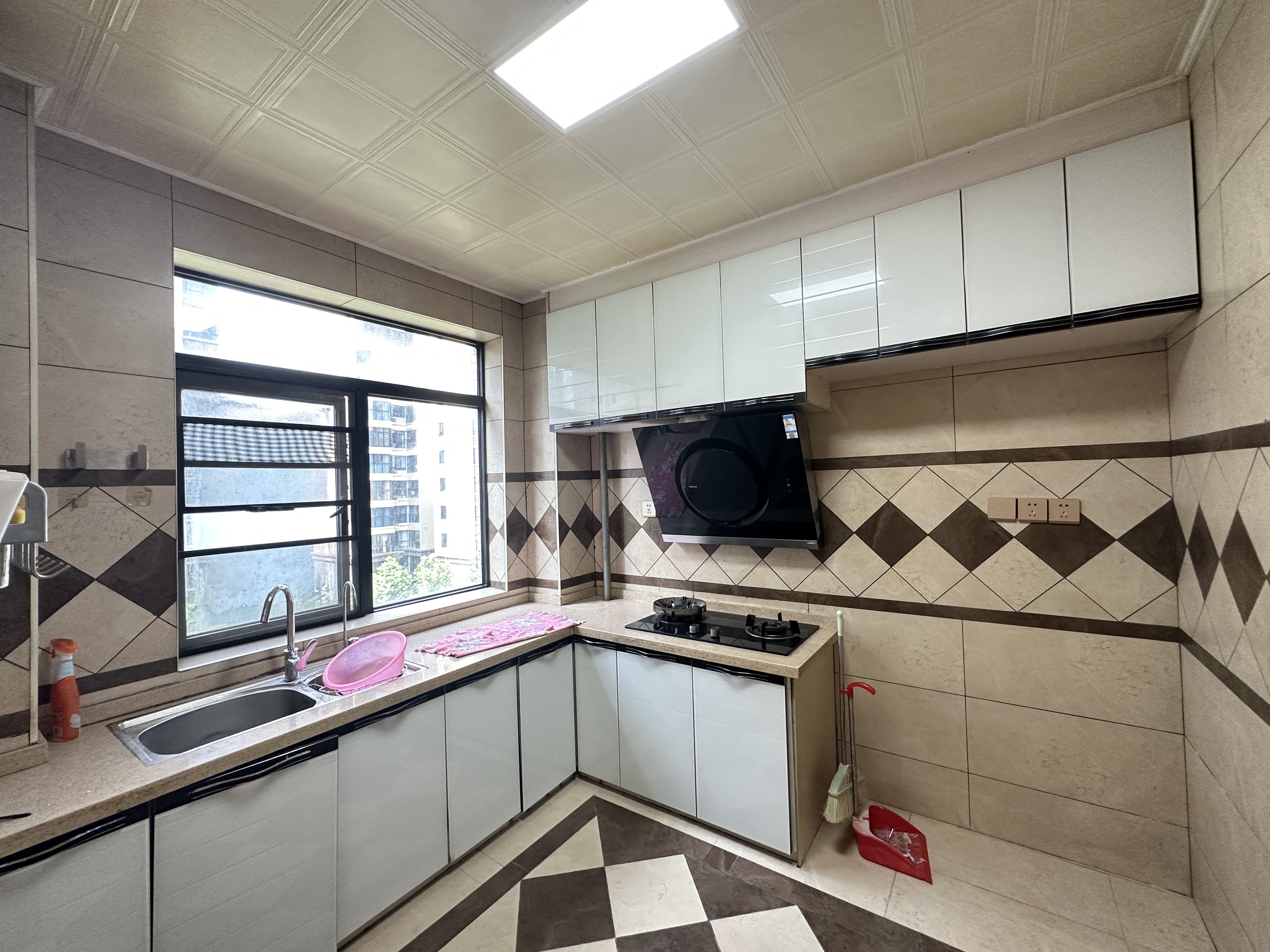 龙腾国际 1室0厅0卫 72.0万 龙腾国际 1室0厅0卫 72.0万室内图