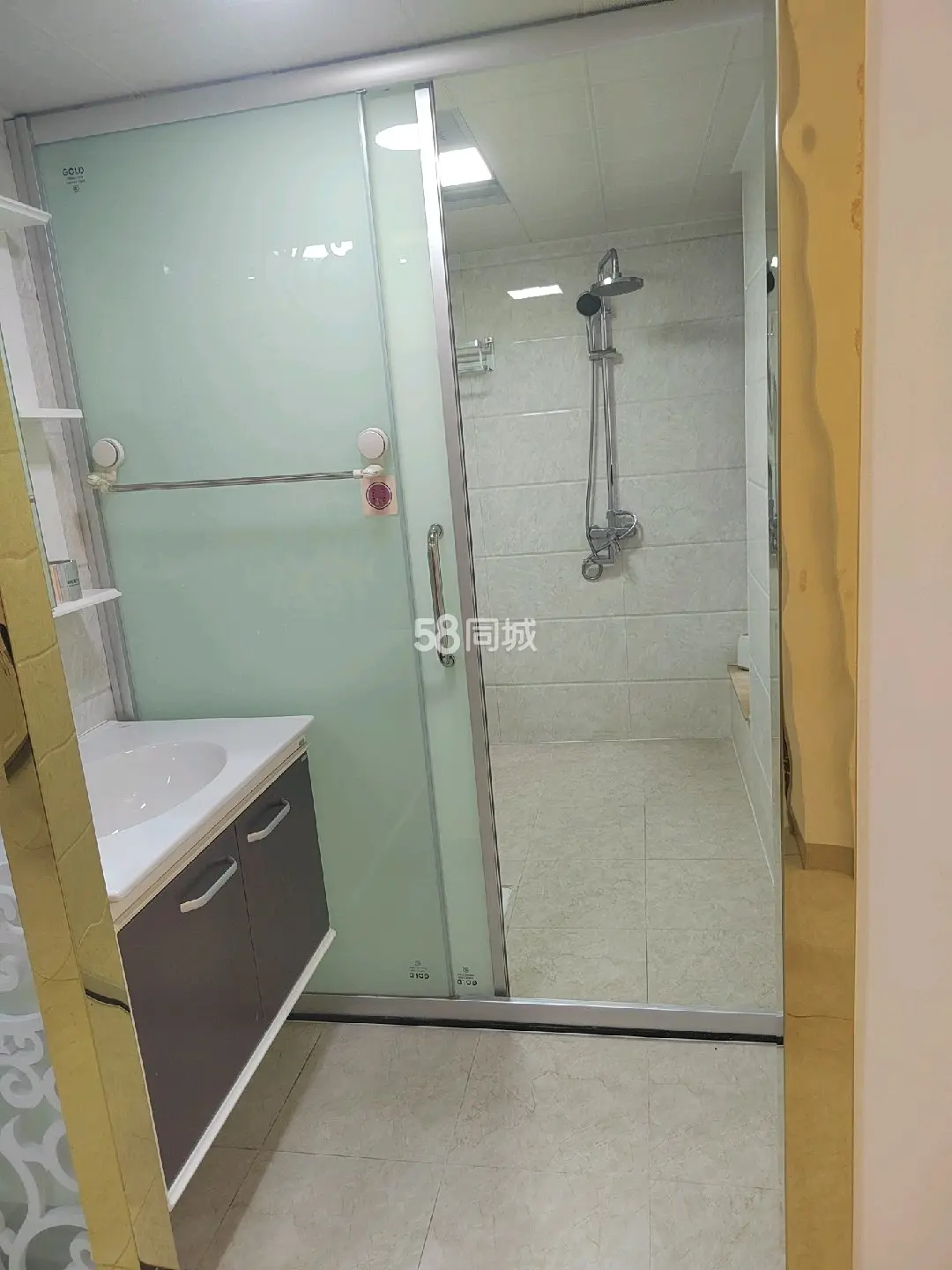 天伦国际 2室2厅1卫 2600.00元/月 天伦国际 2室2厅1卫 2600.00元/月室内图