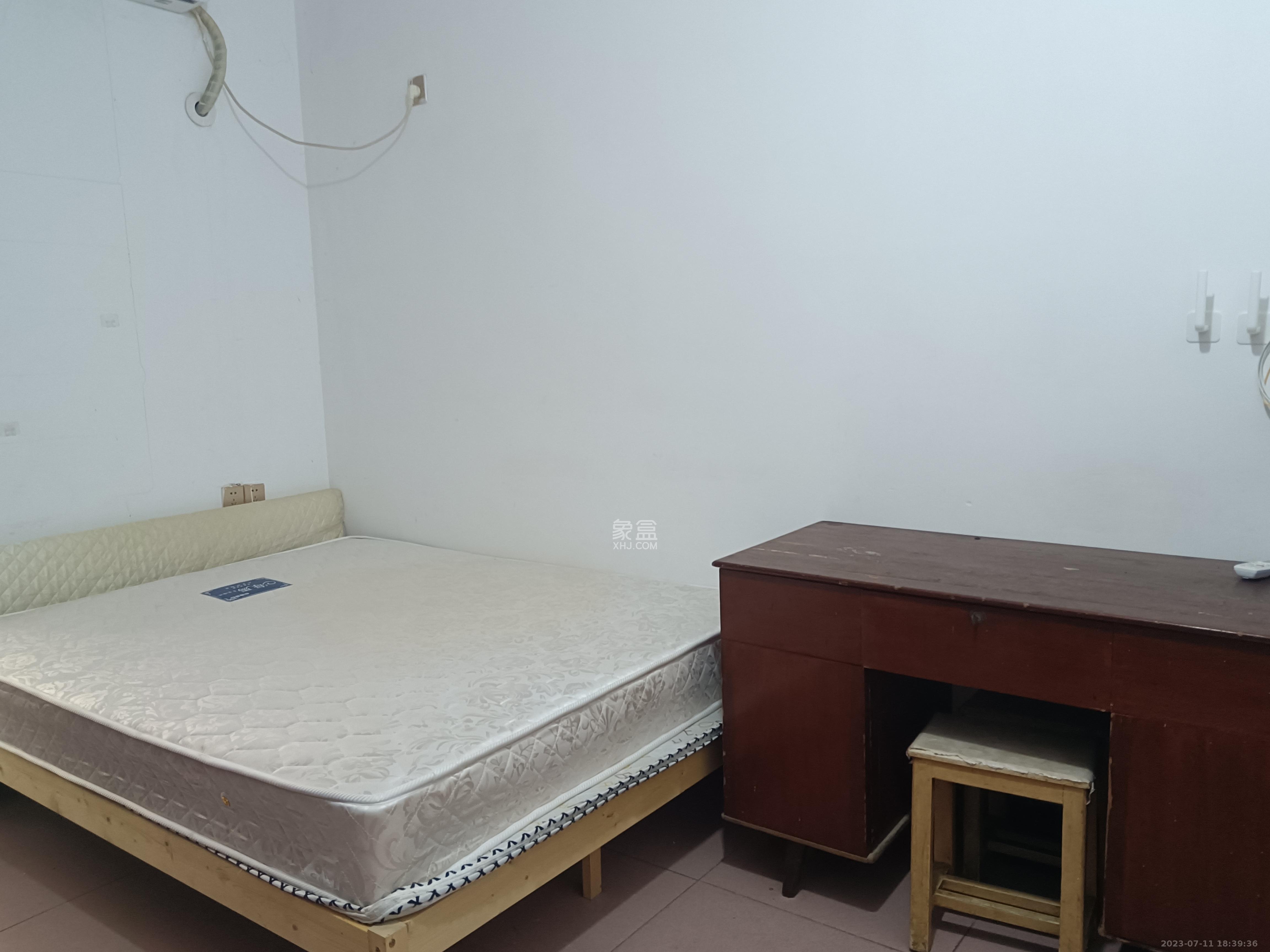 新合四村  1室1厅1卫   1200.00元/月室内图1