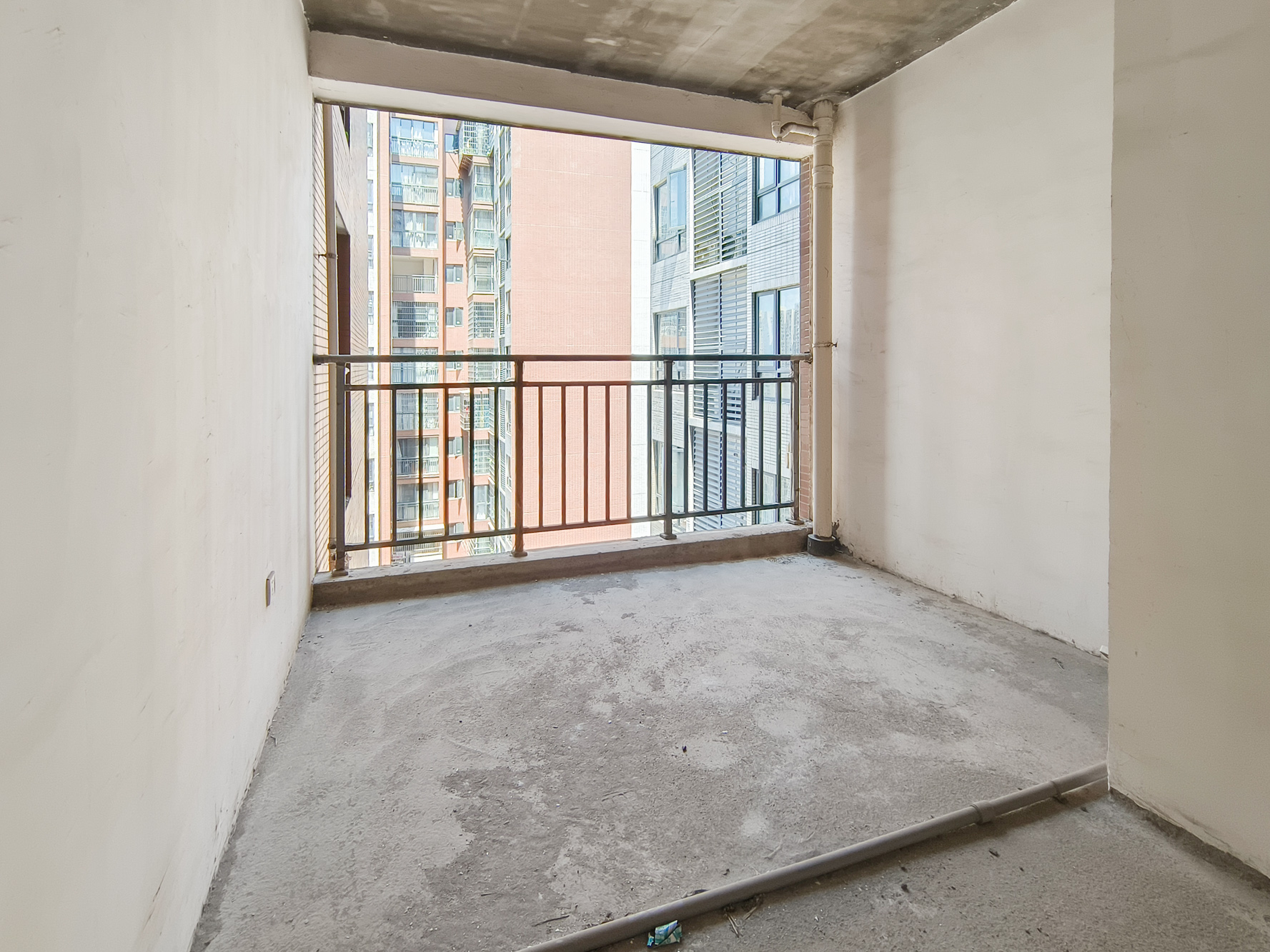 盛地尊域 4室2厅1卫 75.0万 盛地尊域 4室2厅1卫 75.0万卧室