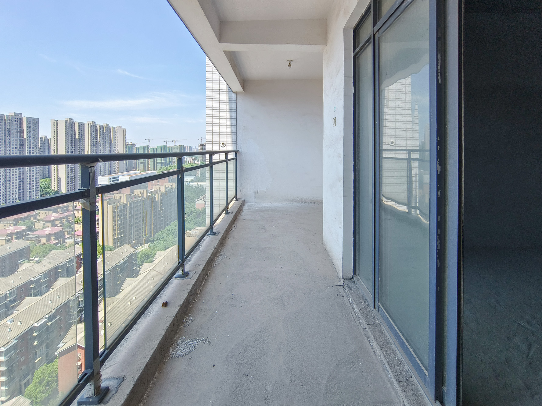 盛地尊域 4室2厅1卫 75.0万 盛地尊域 4室2厅1卫 75.0万阳台