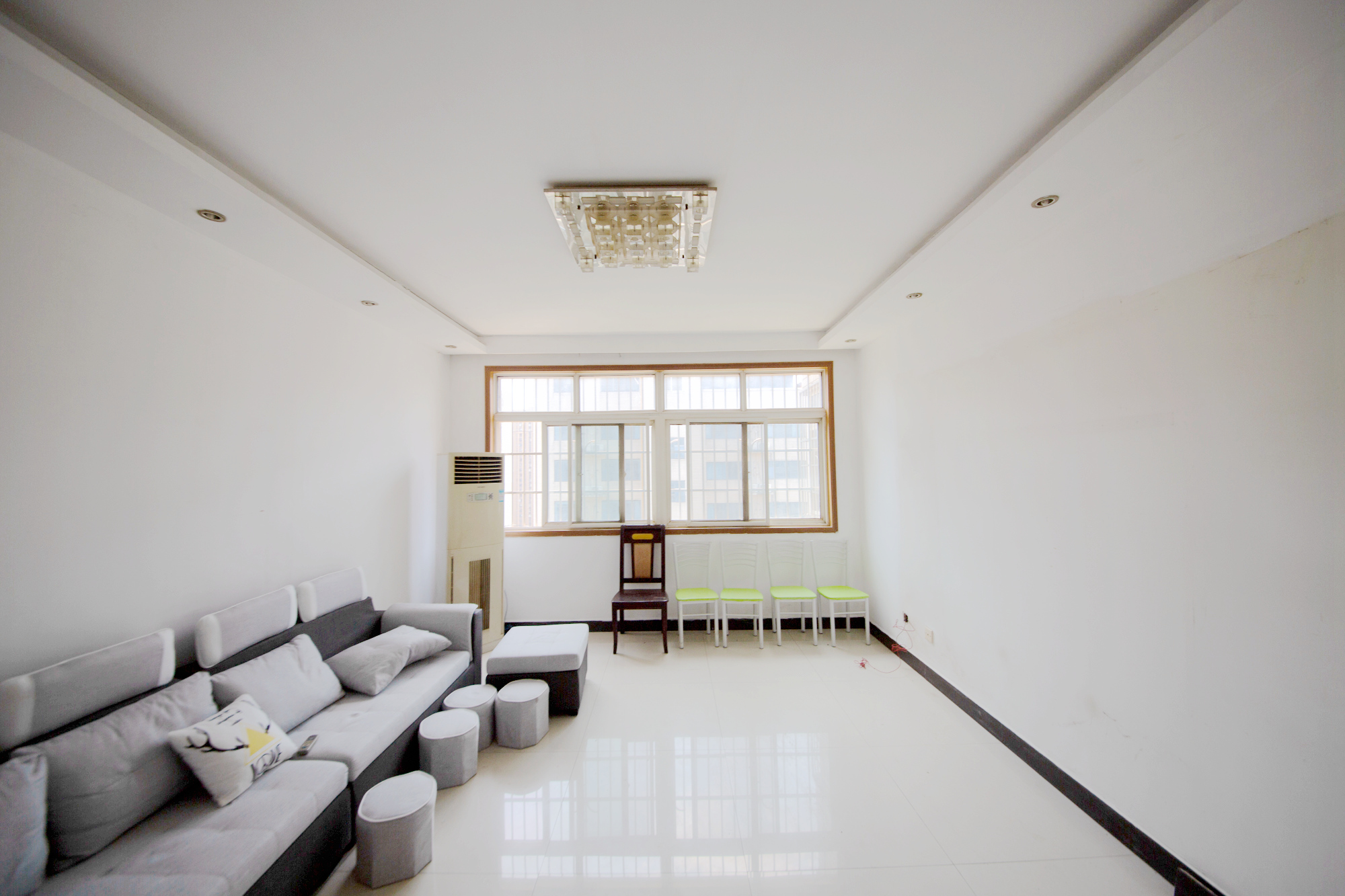 长远华樟名府 3室2厅1卫 84.0万 长远华樟名府 3室2厅1卫 84.0万客厅