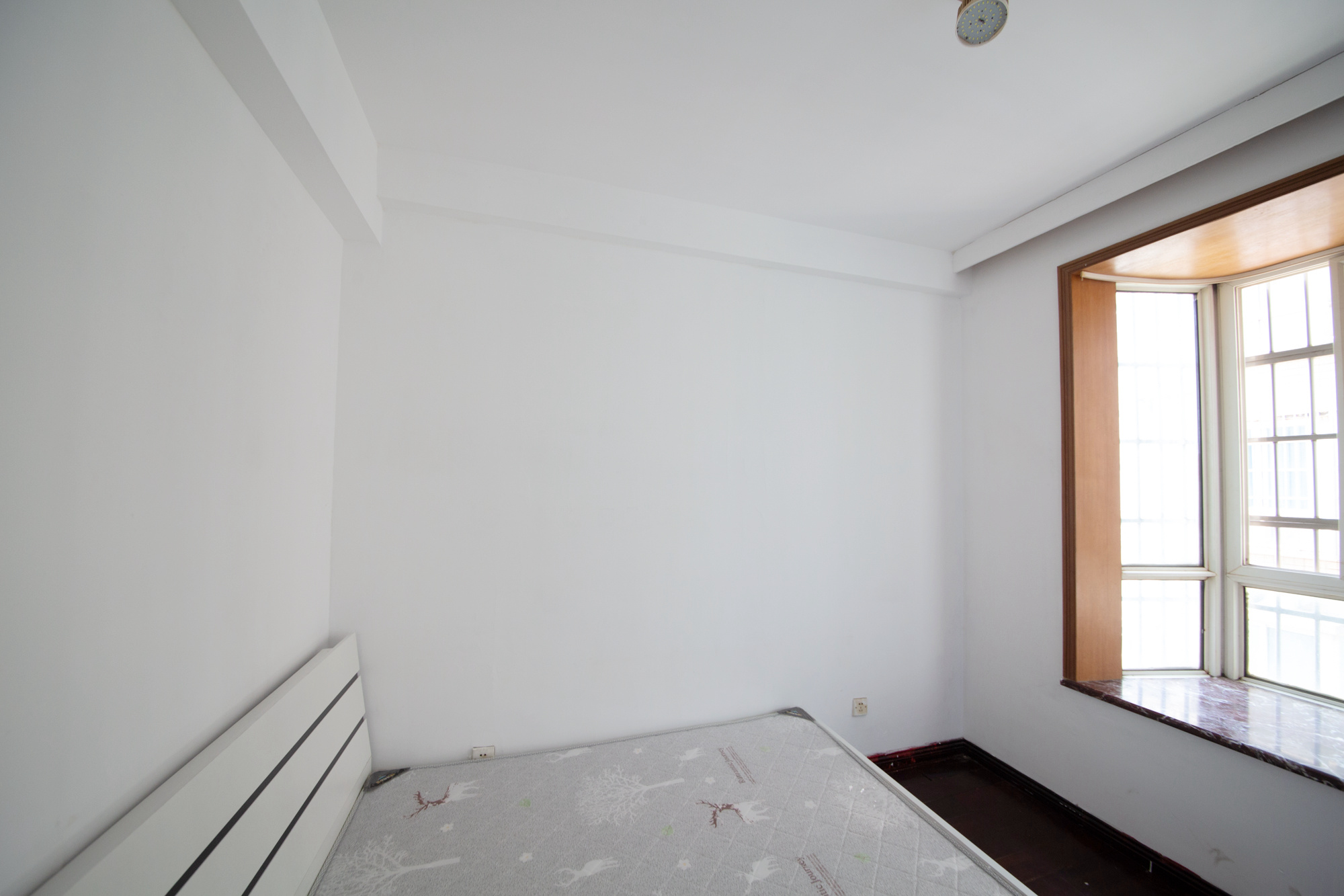 长远华樟名府 3室2厅1卫 84.0万 长远华樟名府 3室2厅1卫 84.0万卧室