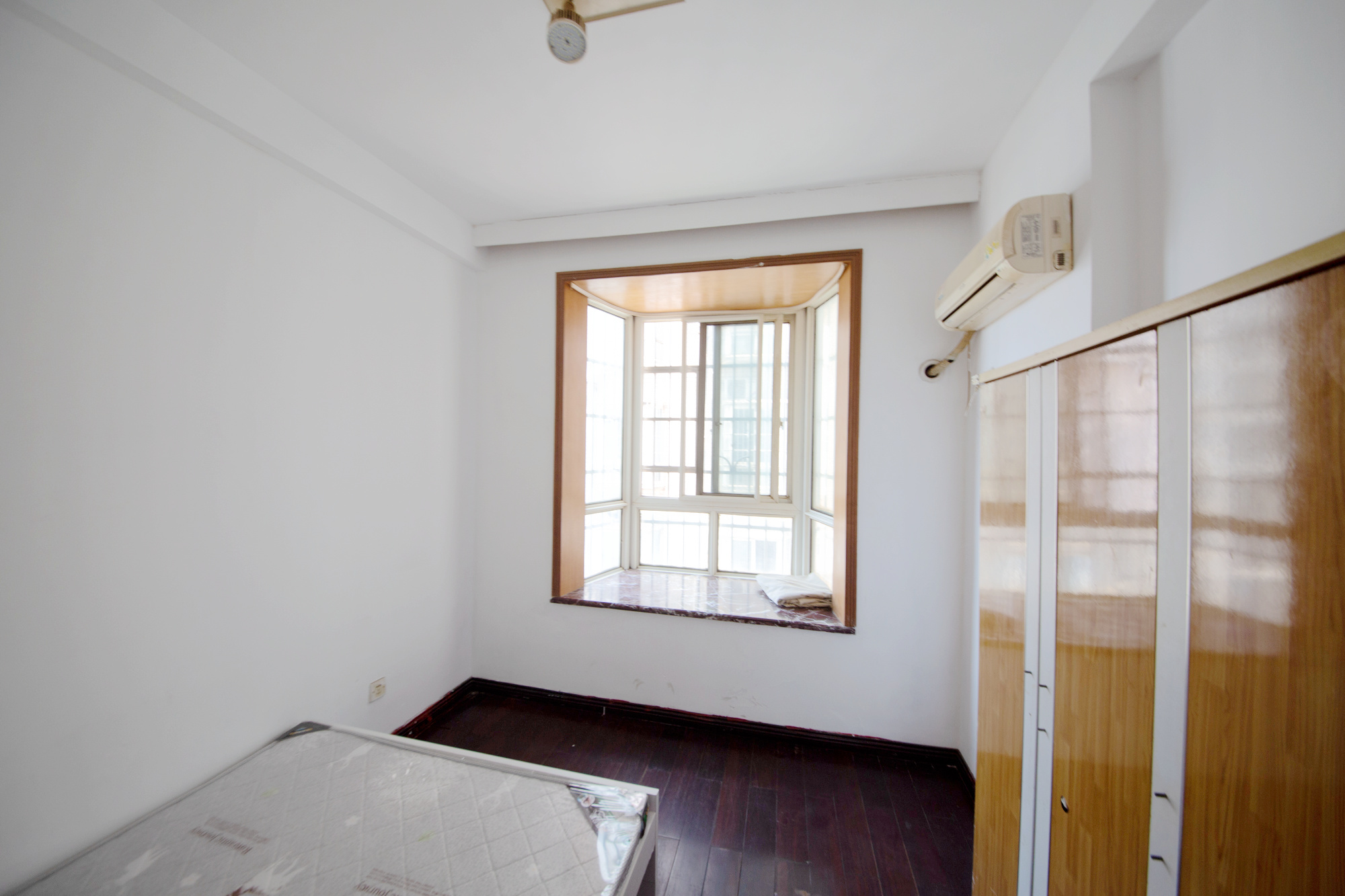 长远华樟名府 3室2厅1卫 84.0万 长远华樟名府 3室2厅1卫 84.0万卧室