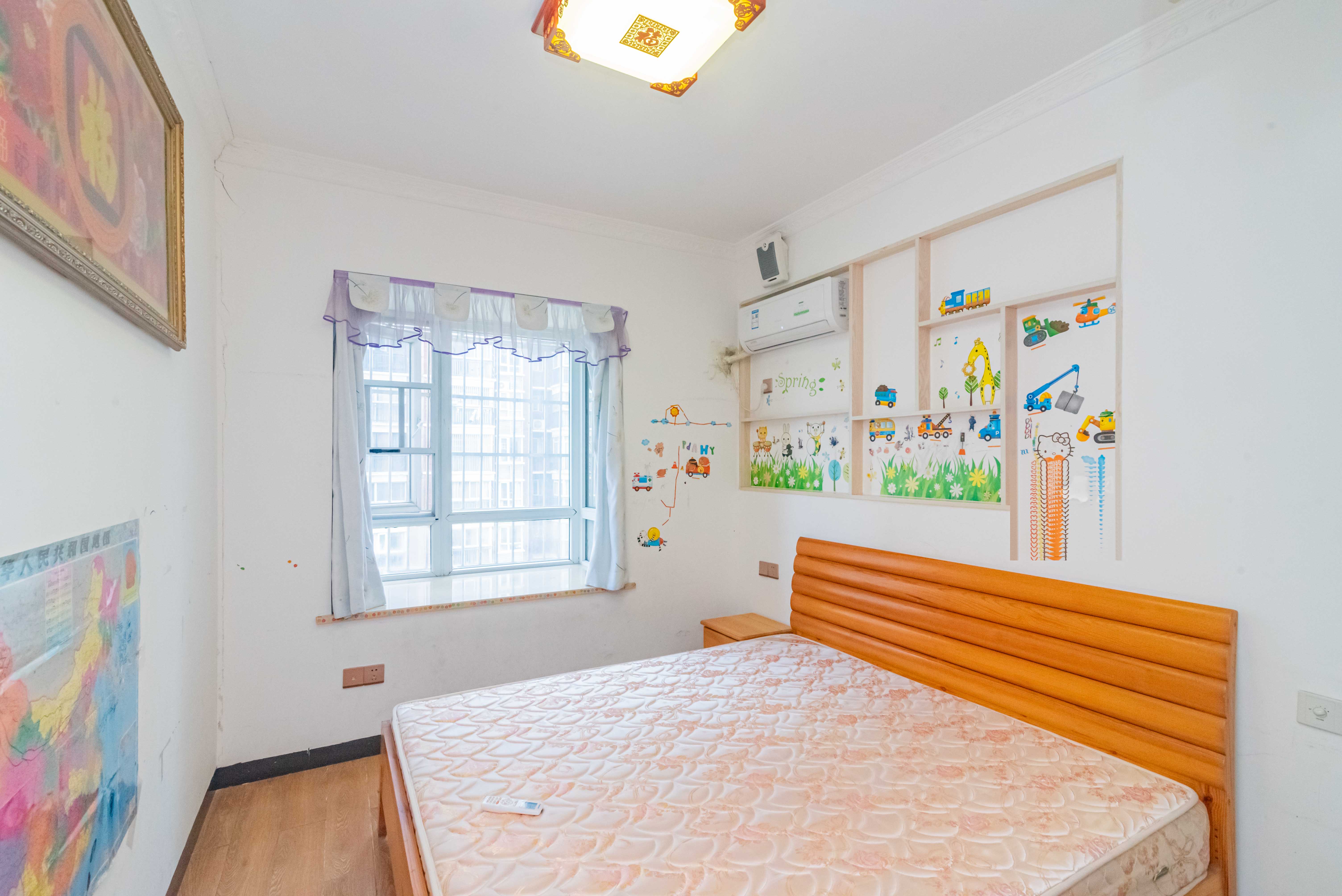 学府华庭  3室2厅1卫   99.00万卧室