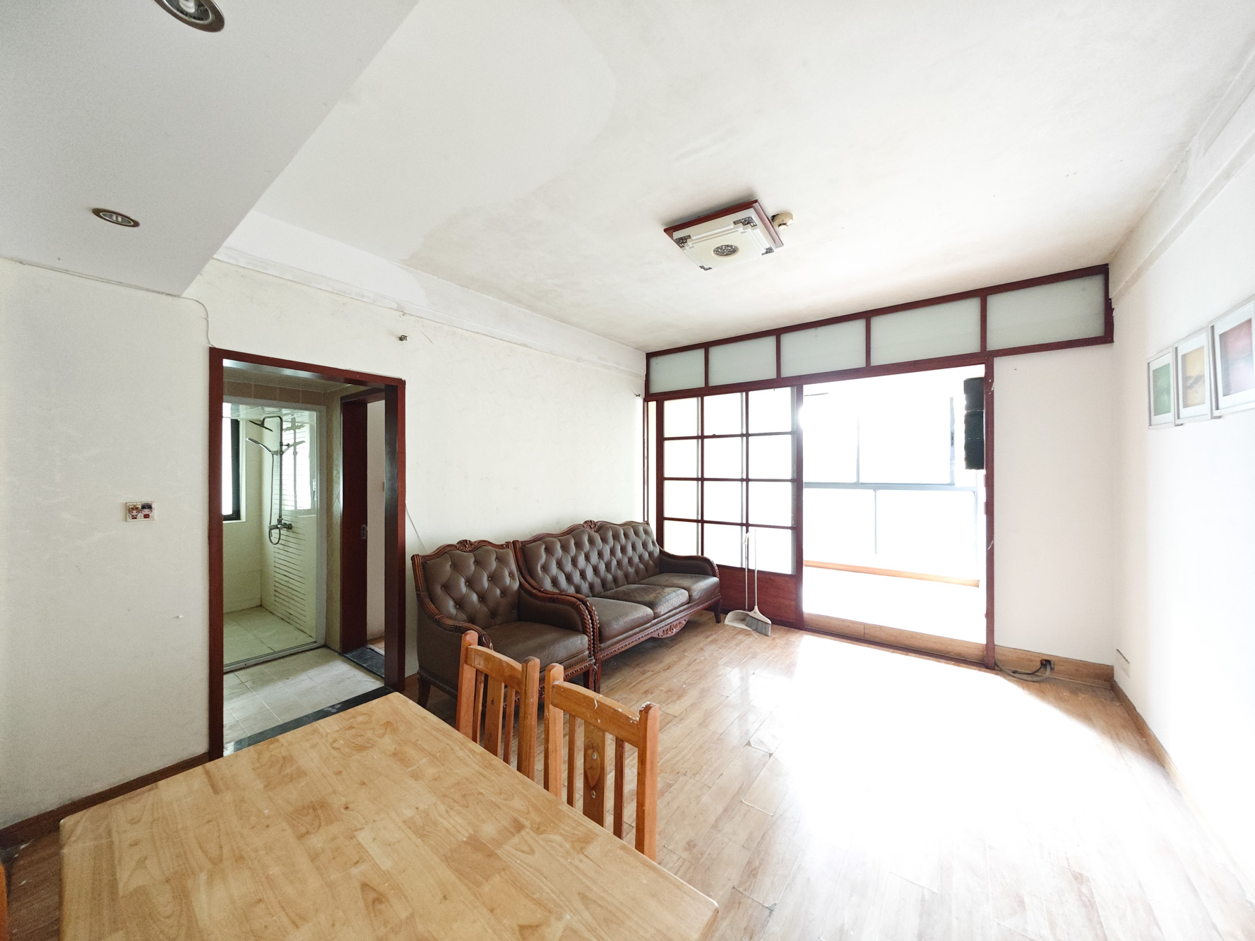 满庭芳小区  2室1厅1卫    63.0万客厅