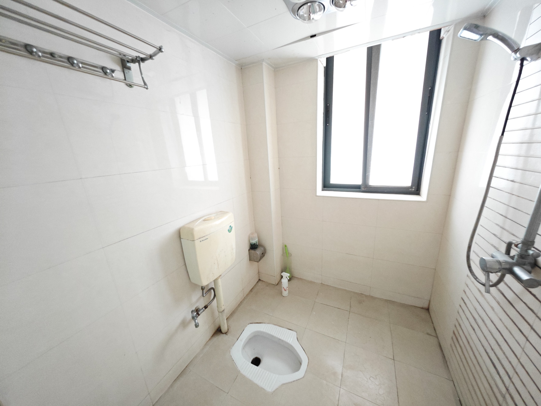 满庭芳小区  2室1厅1卫    63.0万卫生间