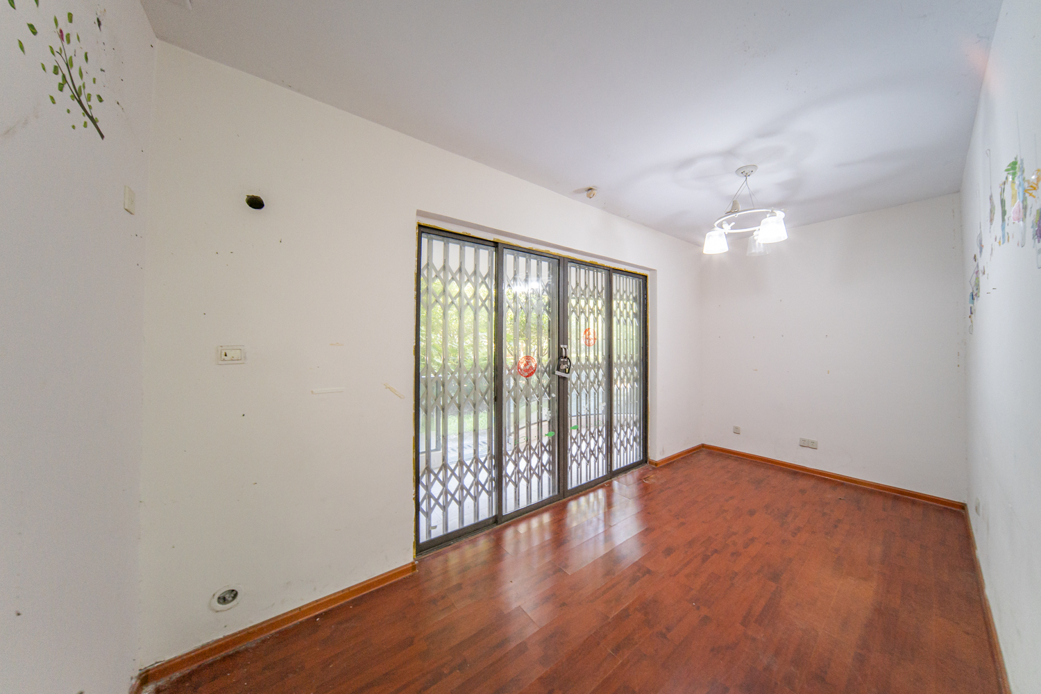 曙光泊岸  3室2厅2卫    154.0万客厅