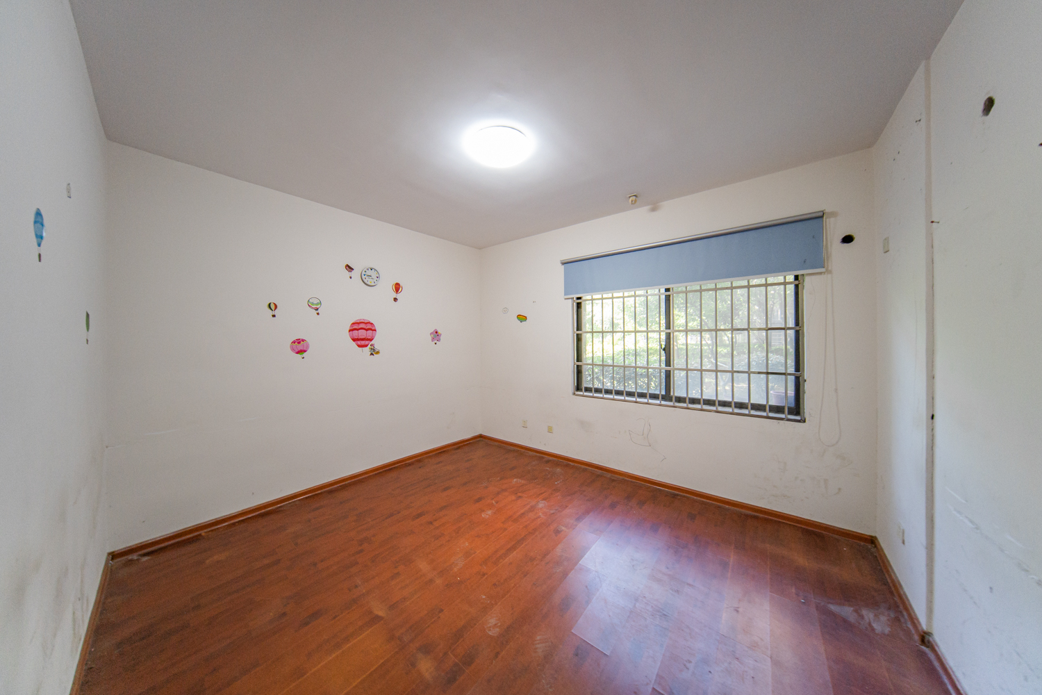 曙光泊岸  3室2厅2卫    154.0万卧室