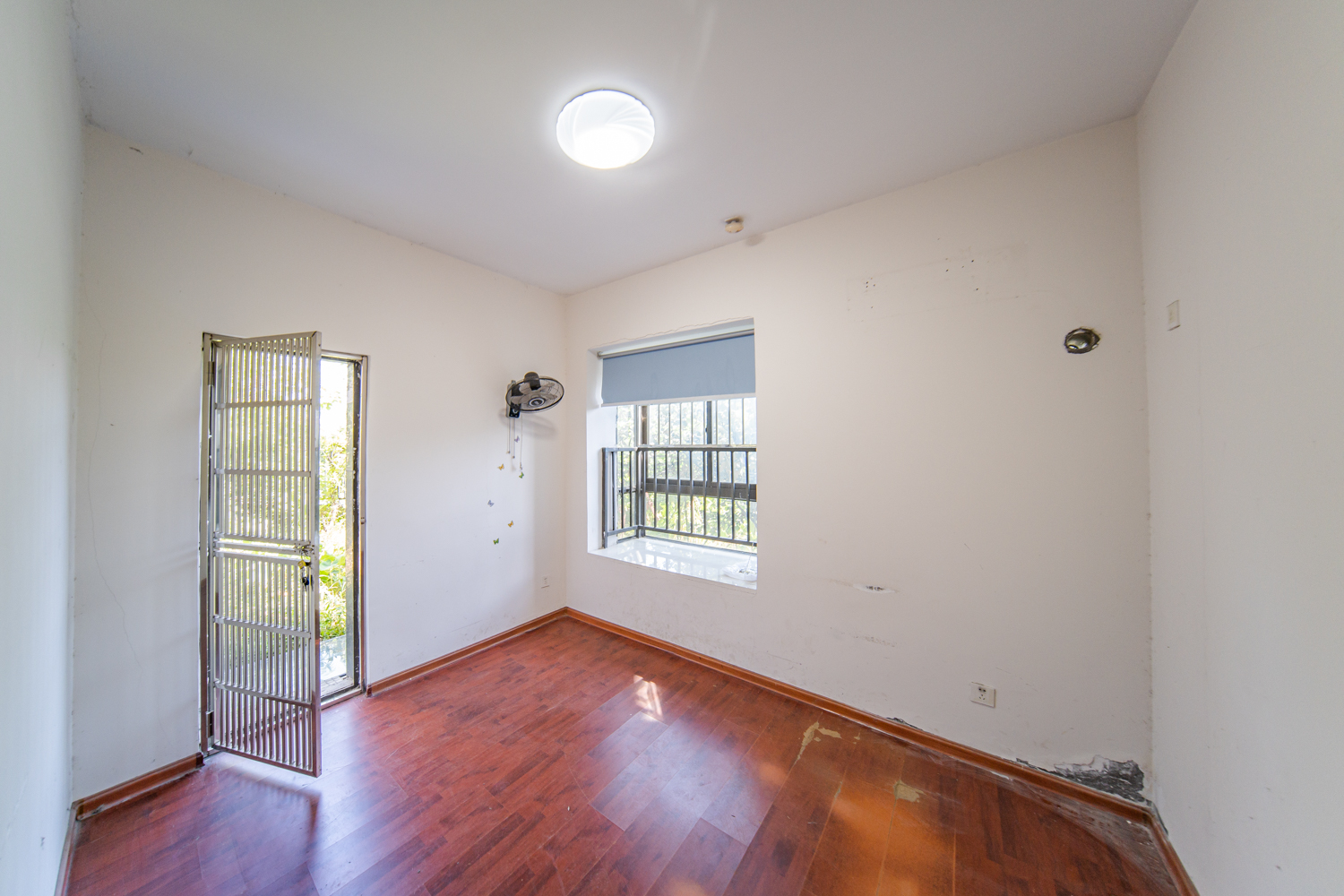 曙光泊岸  3室2厅2卫    154.0万卧室