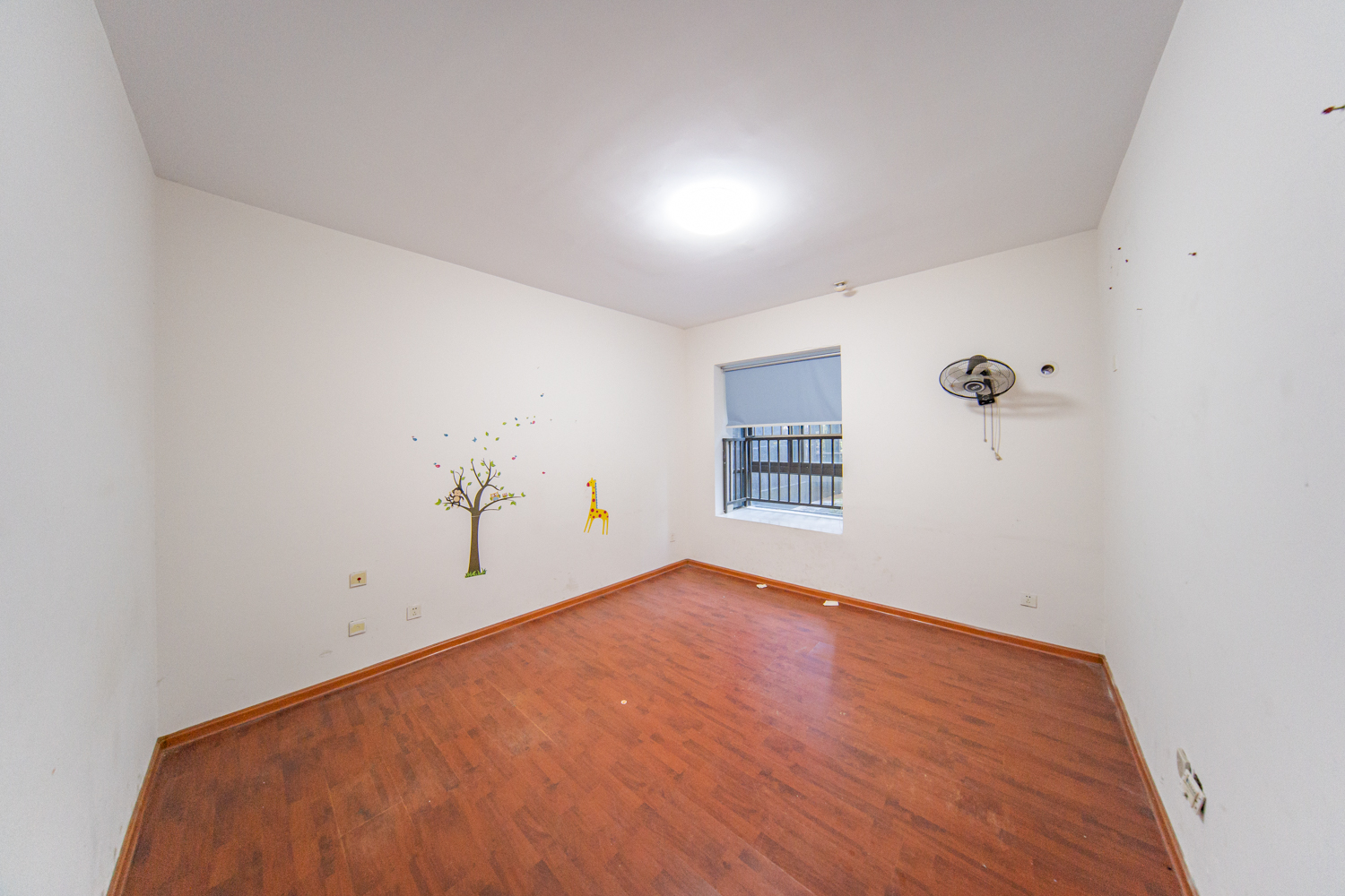 曙光泊岸  3室2厅2卫    154.0万卧室