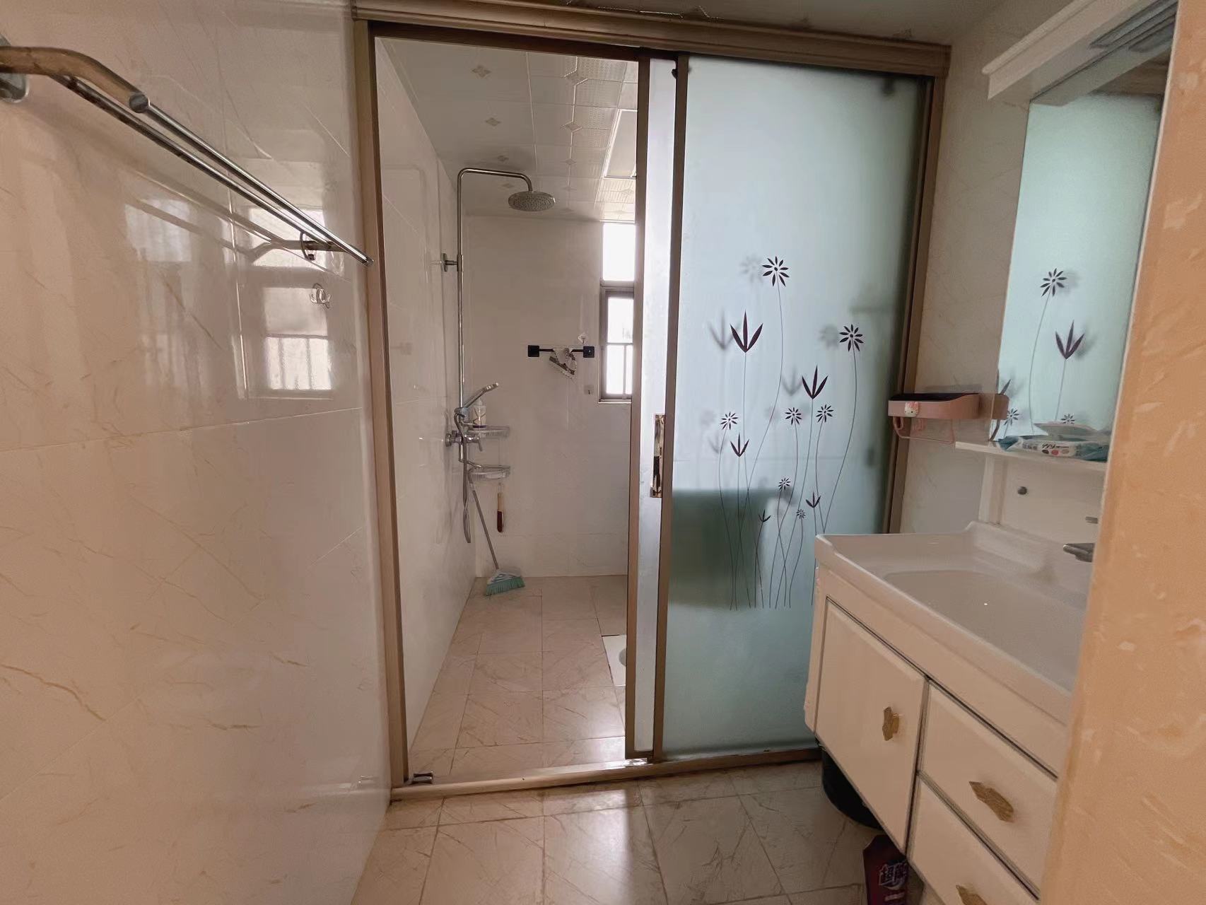 奥园广场  3室2厅2卫    90.0万 奥园广场  3室2厅2卫    90.0万室内图